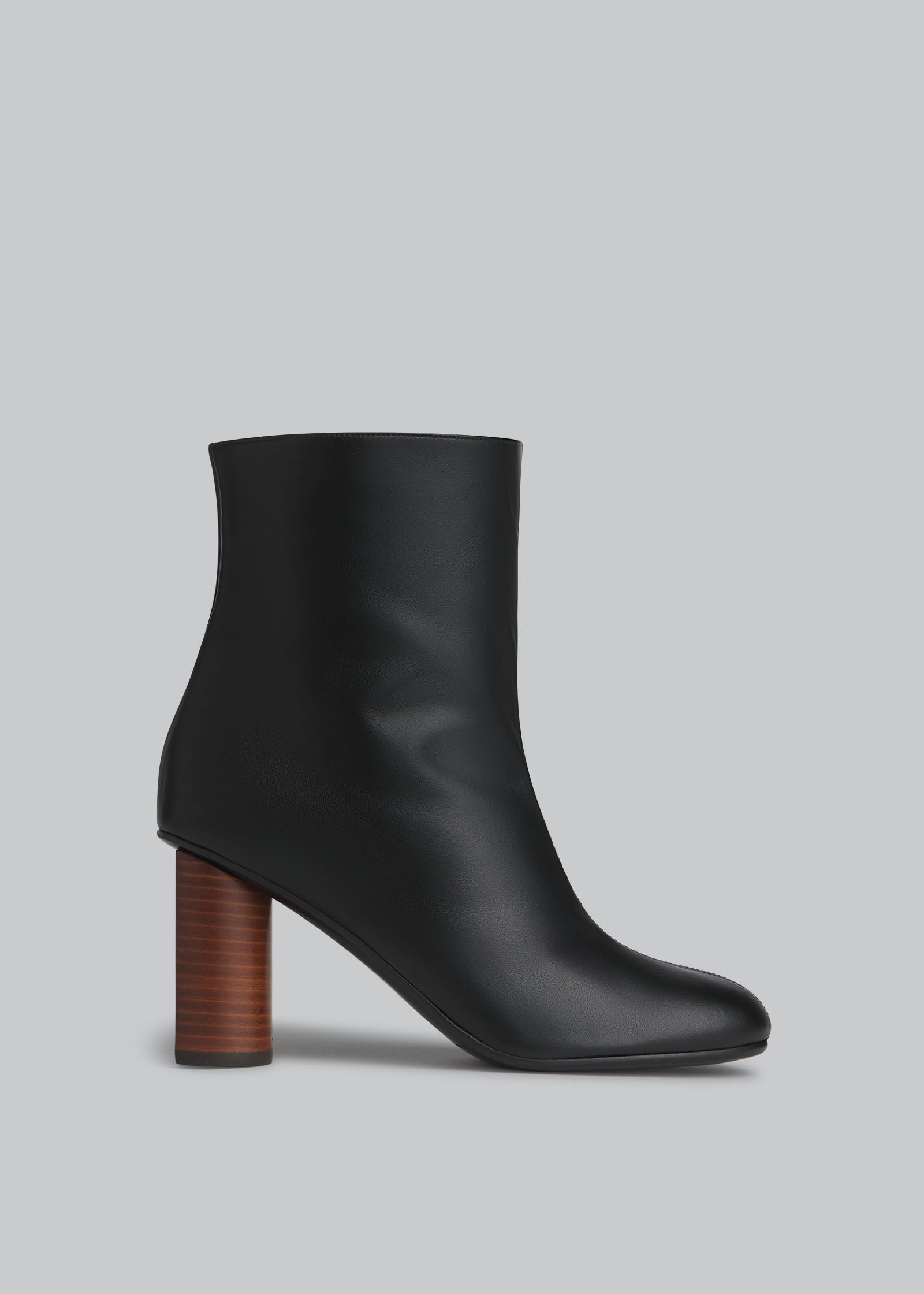 Front Seam Ankle Boot in Calfskin - Black