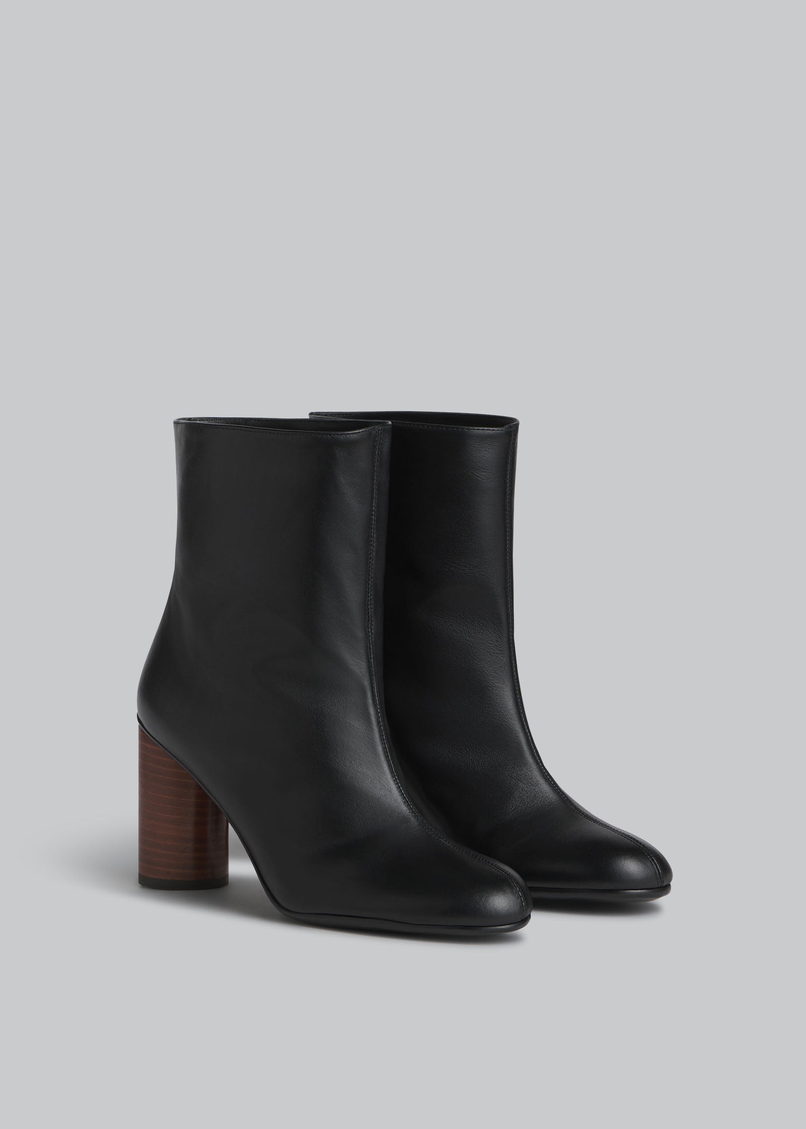 Front Seam Ankle Boot in Calfskin - Black