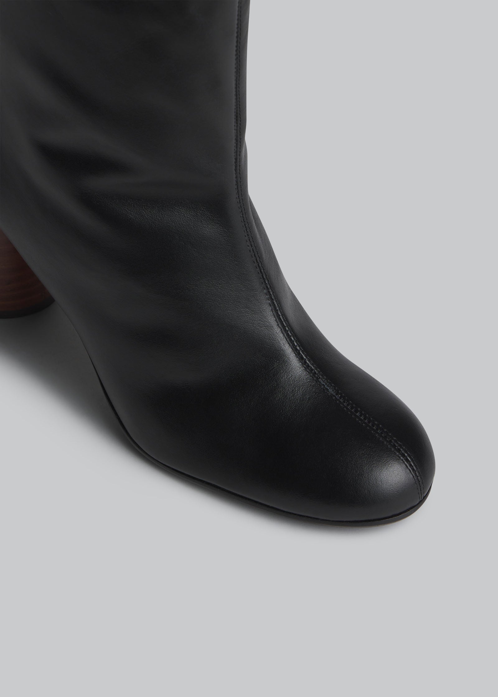 Front Seam Ankle Boot in Calfskin - Black