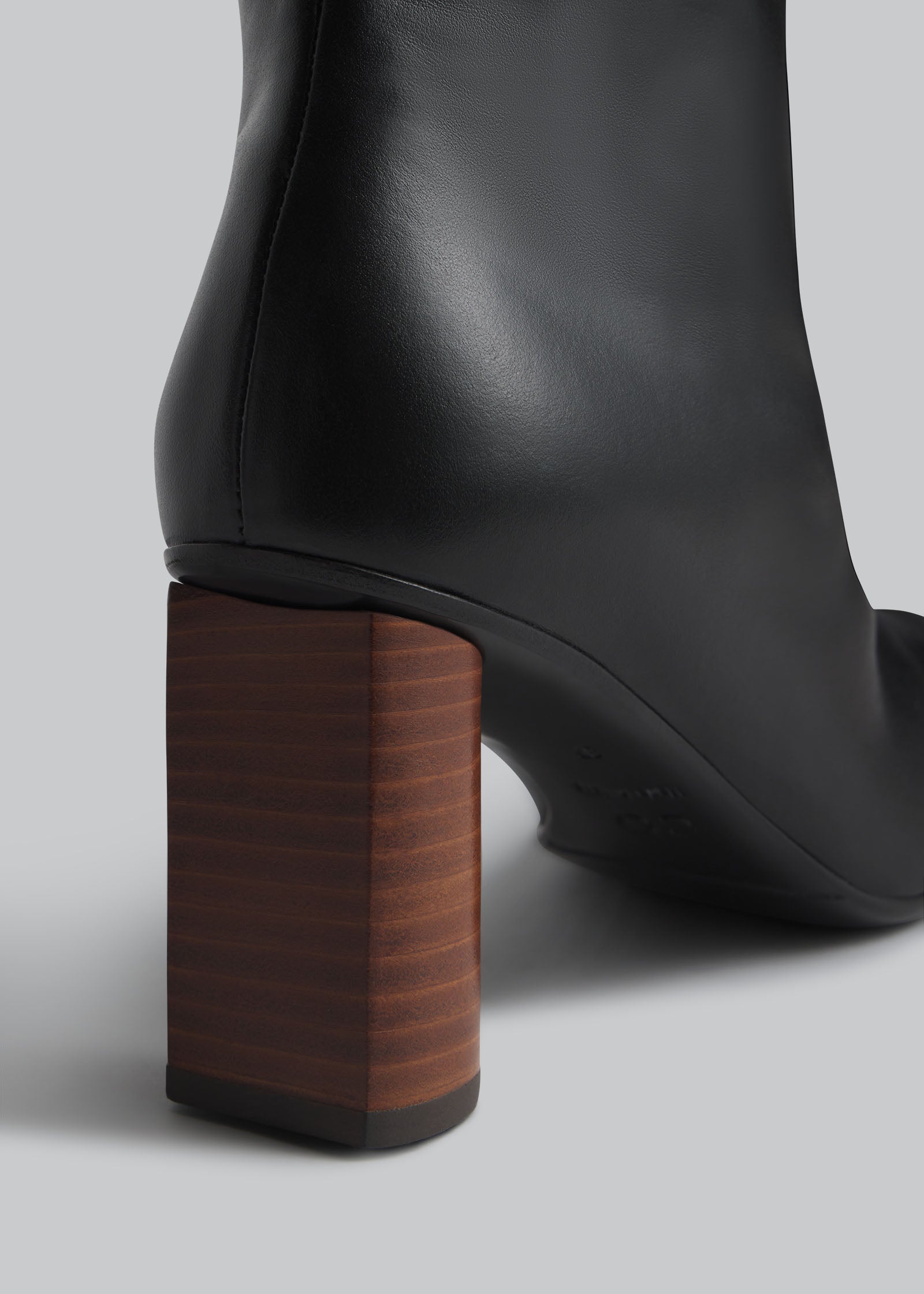 Front Seam Ankle Boot in Calfskin - Black