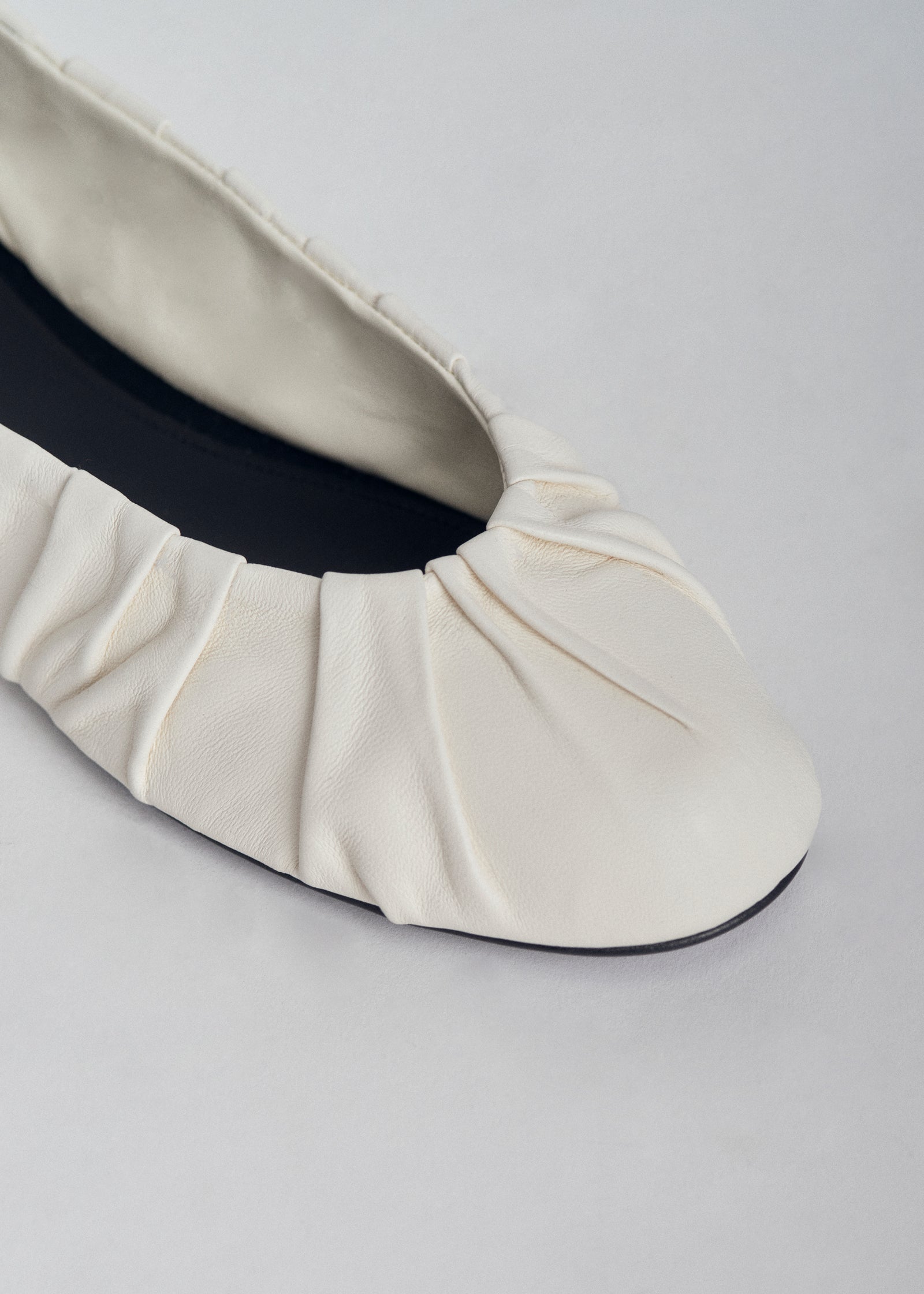 Ruched Ballet Flat in Leather - Ivory - CO Collections