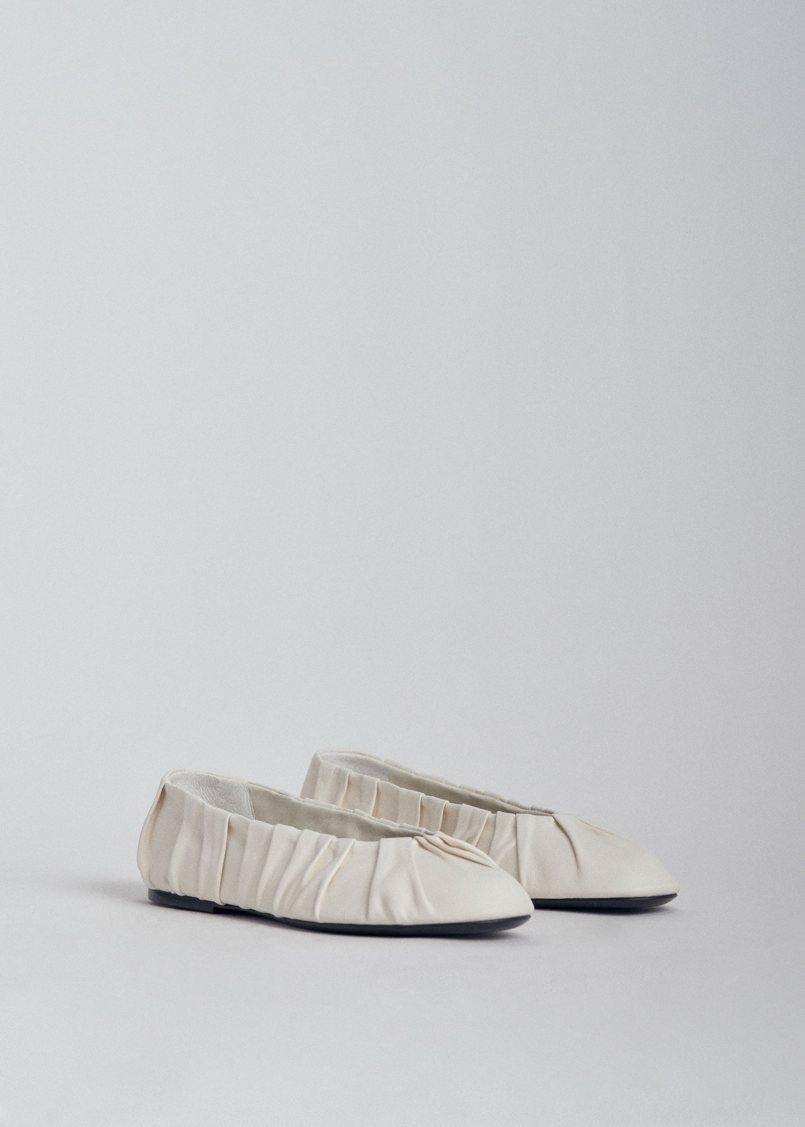Ruched Ballet Flat in Leather - Ivory - CO Collections