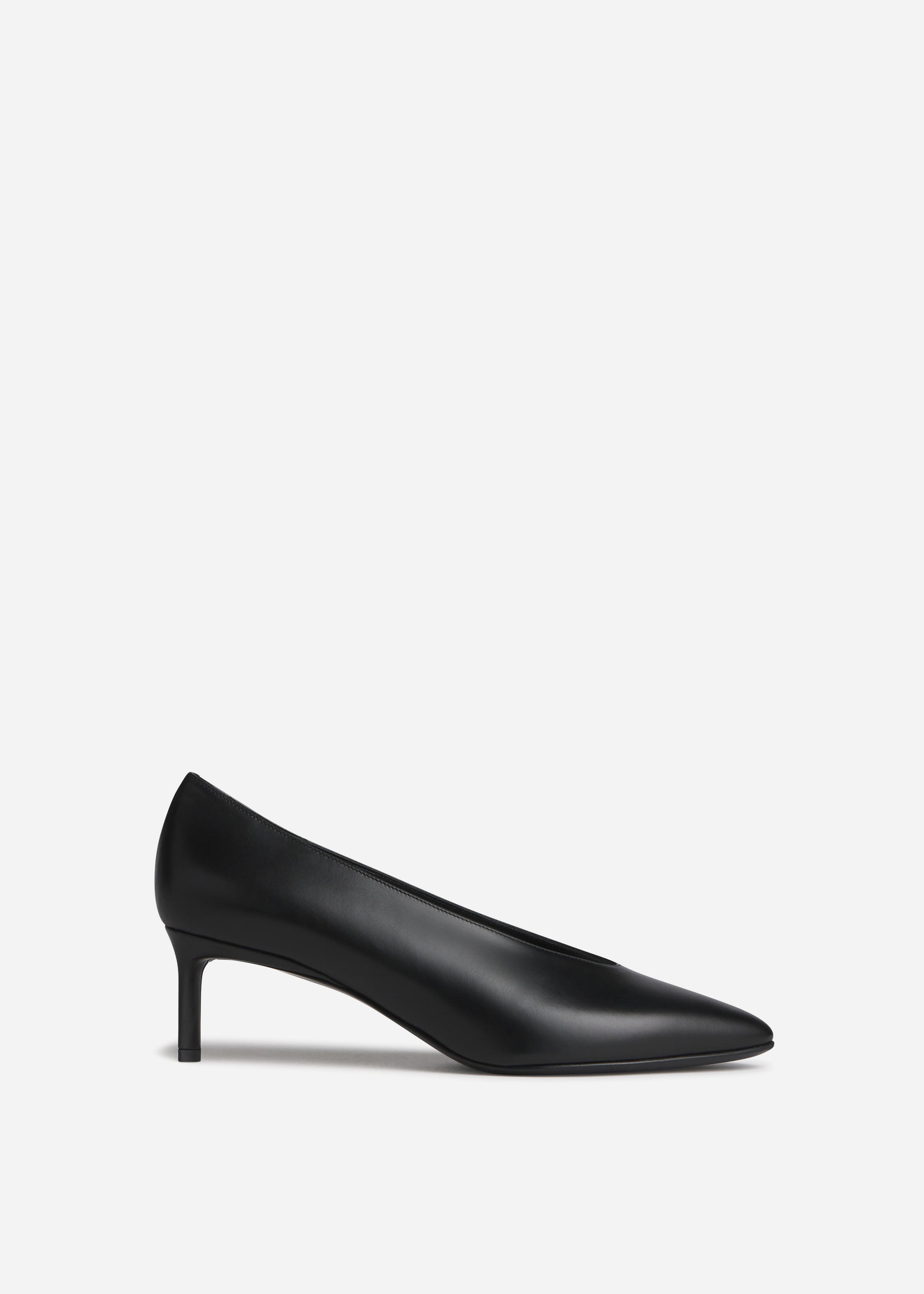 Pointed Kitten Heel in Leather - Black