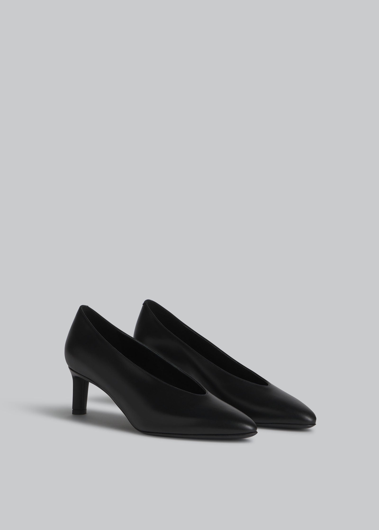 Pointed Ballerina Kitten Heel in Calfskin - Black