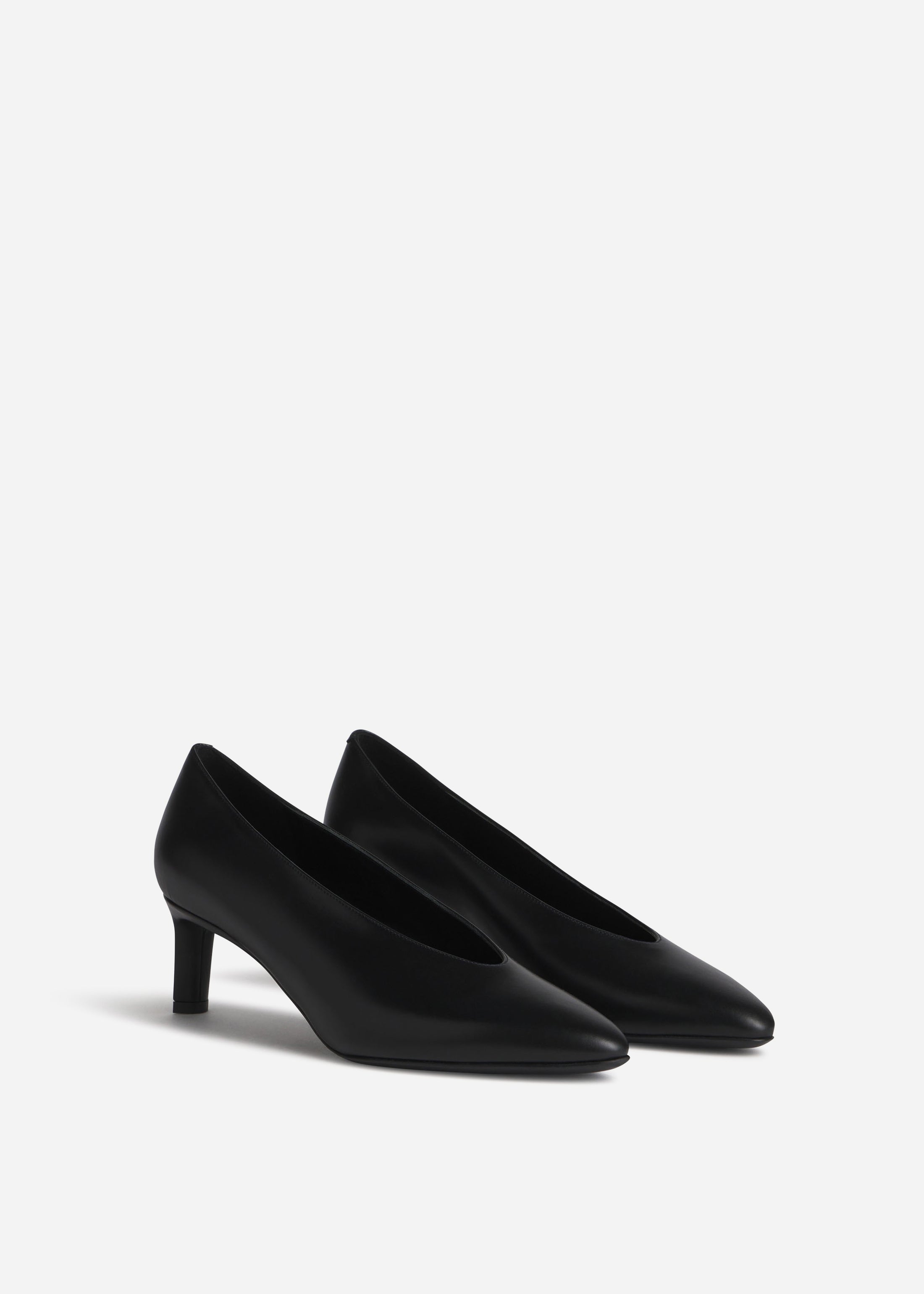 Pointed Kitten Heel in Leather - Black