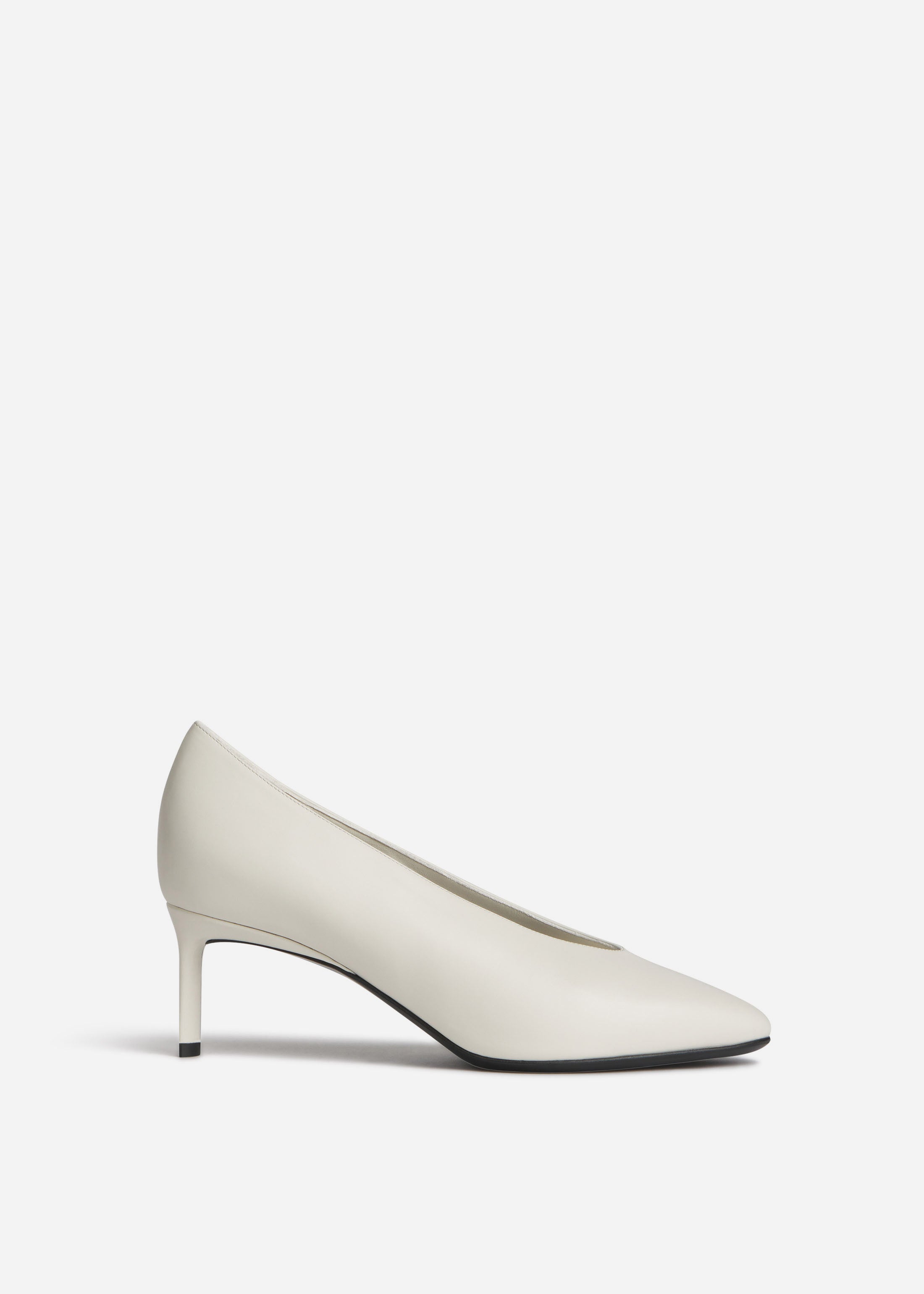 Pointed Kitten Heel in Leather - Ivory
