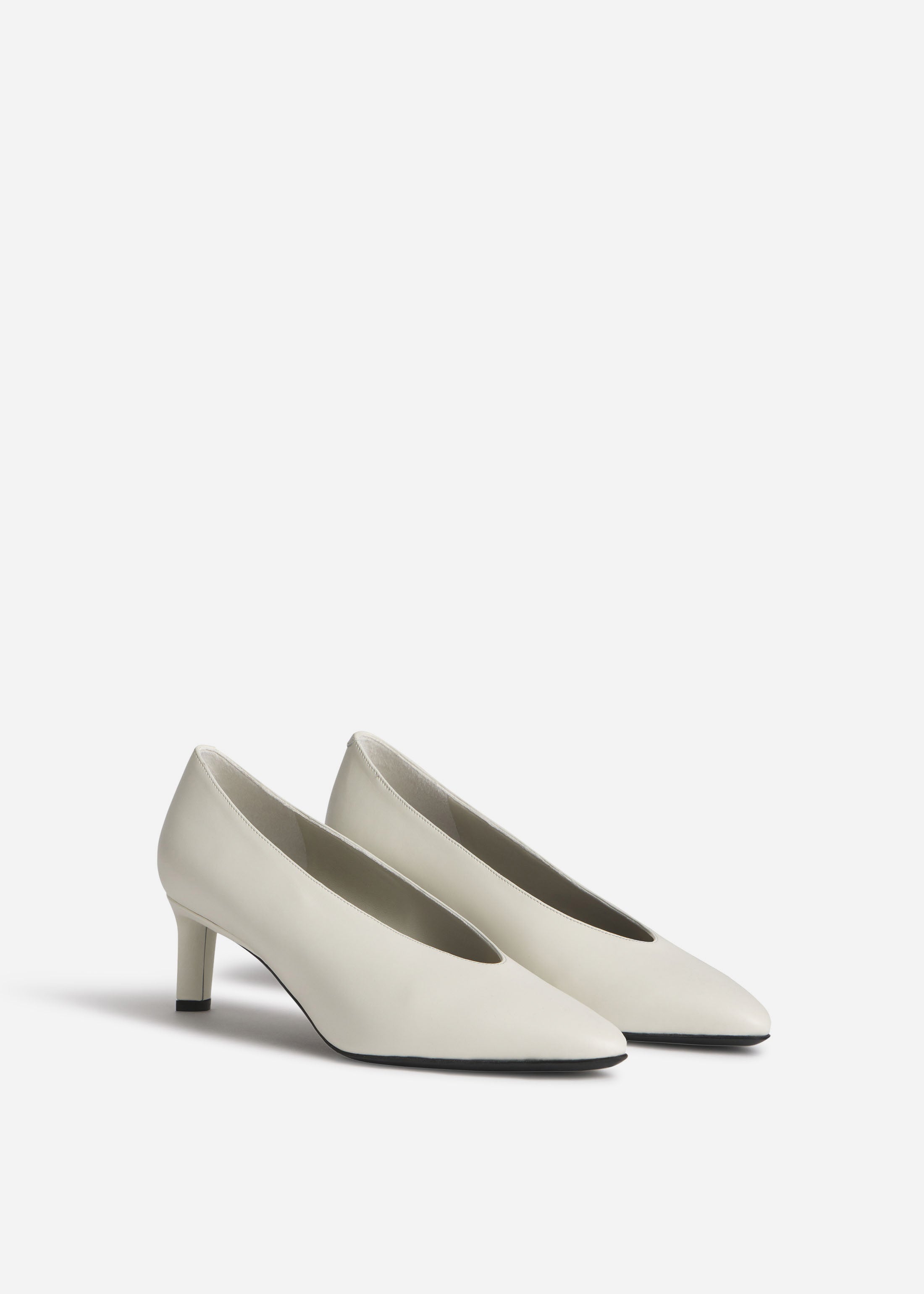 Pointed Kitten Heel in Leather - Ivory