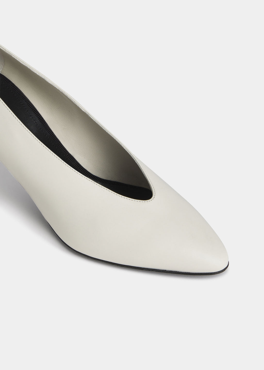 Pointed Kitten Heel in Leather - Ivory - CO