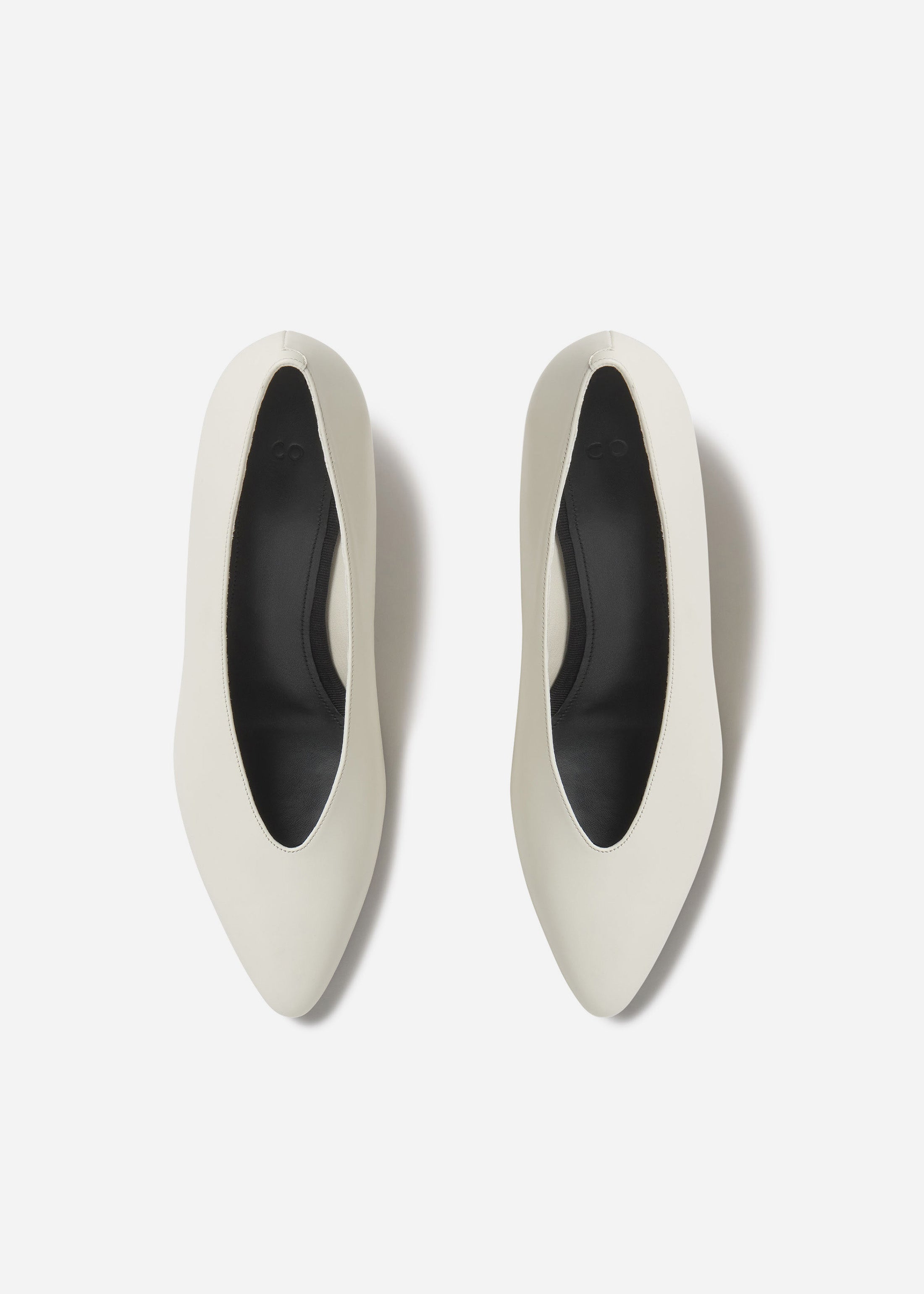 Pointed Kitten Heel in Leather - Ivory