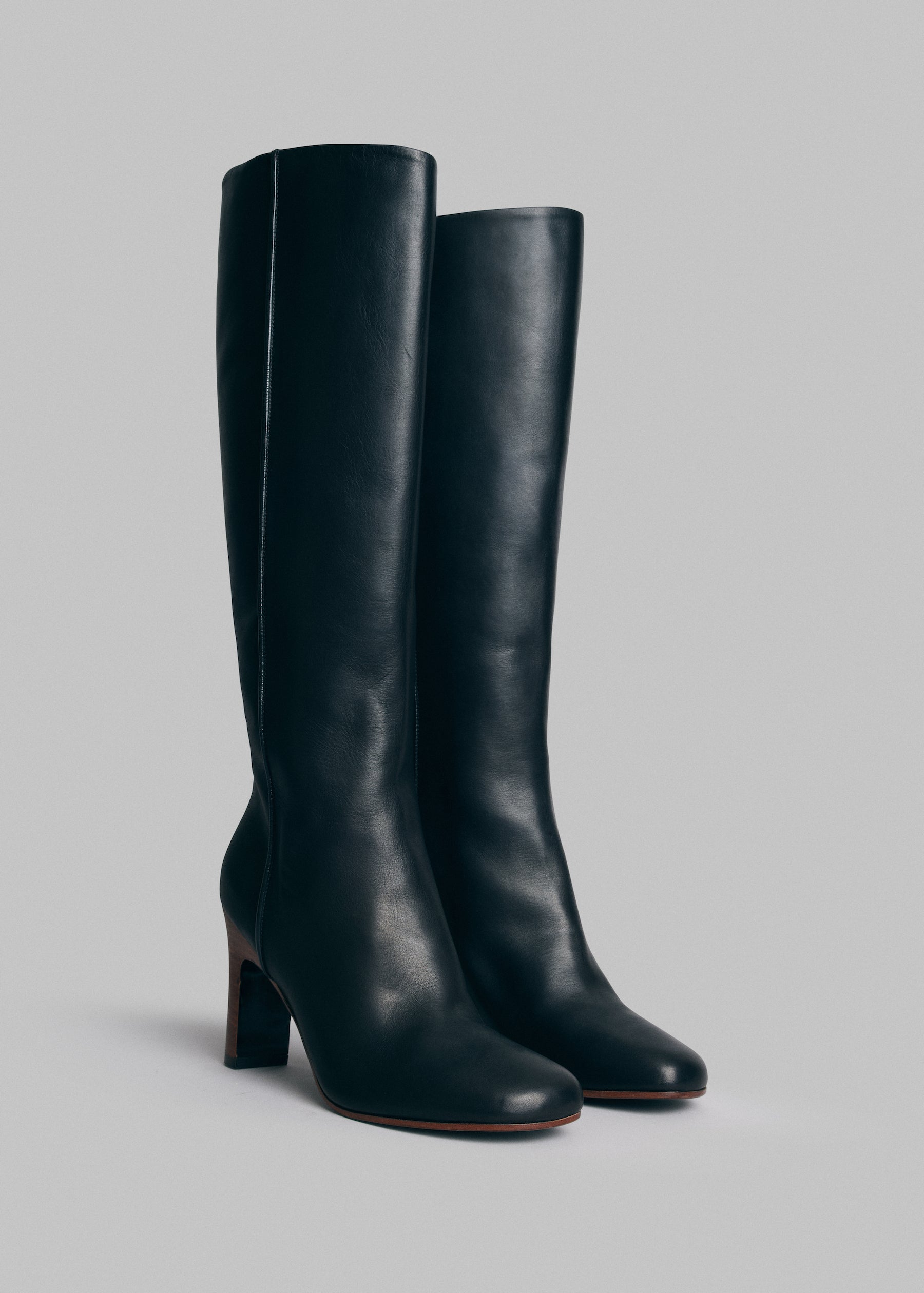 Pull Up Knee High Boot in Calfskin - Black - CO Collections