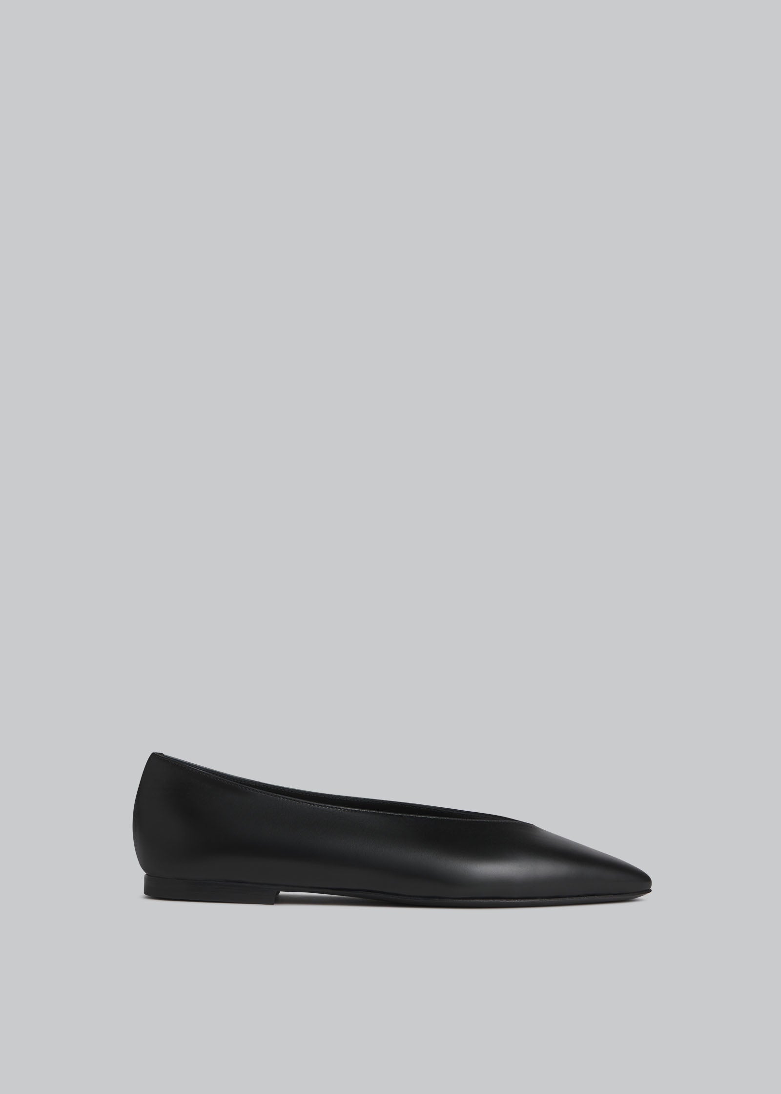 Pointed Ballerina Flat in Calfskin - Black