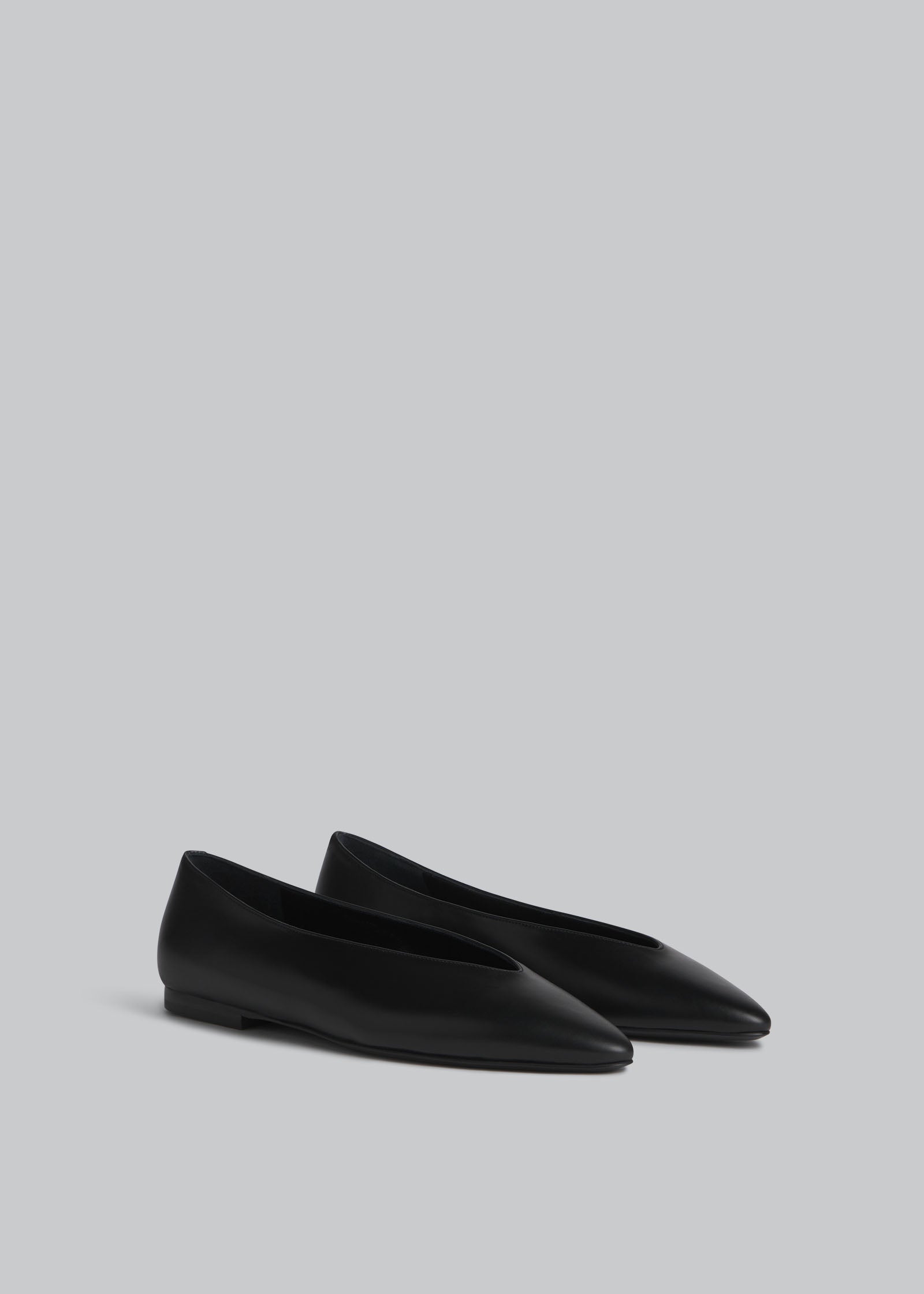 Pointed Ballerina Flat in Calfskin - Black