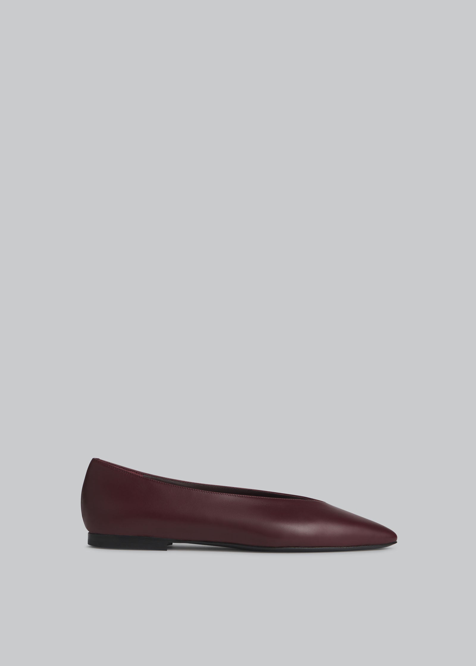 Pointed Ballerina Flat in Calfskin - Burgundy