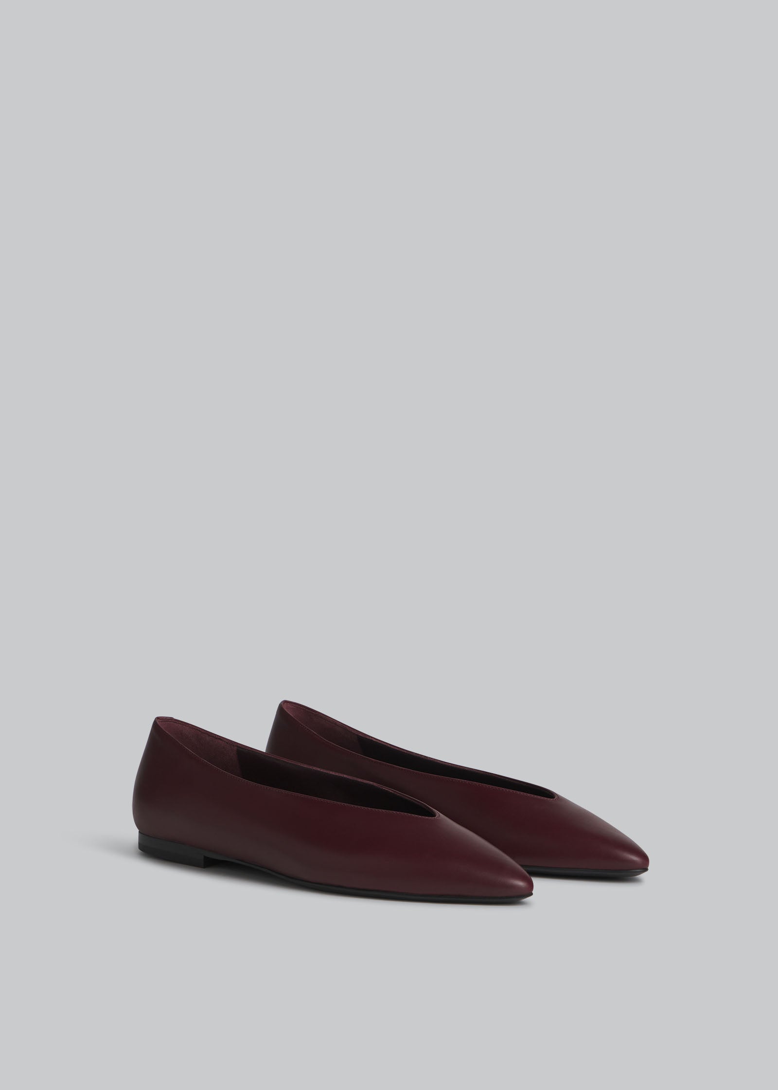 Pointed Ballerina Flat in Calfskin - Burgundy