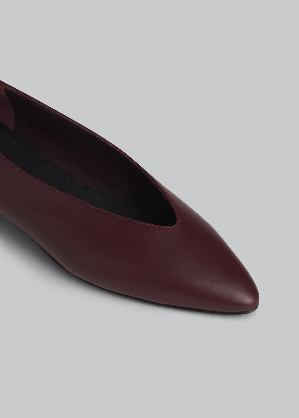 Pointed Ballerina Flat in Calfskin - Burgundy - CO