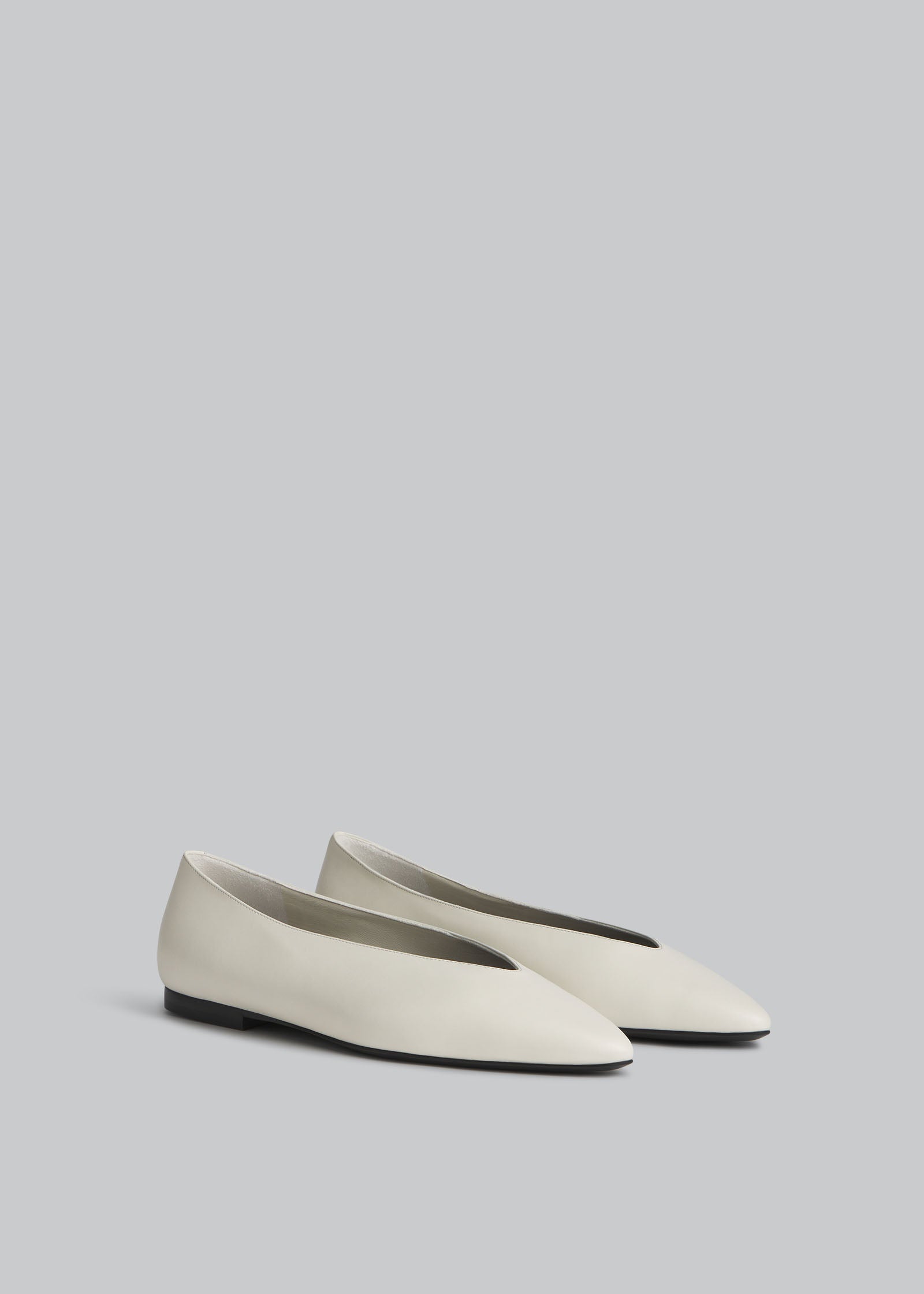 Pointed Ballerina Flat in Calfskin  - Ivory