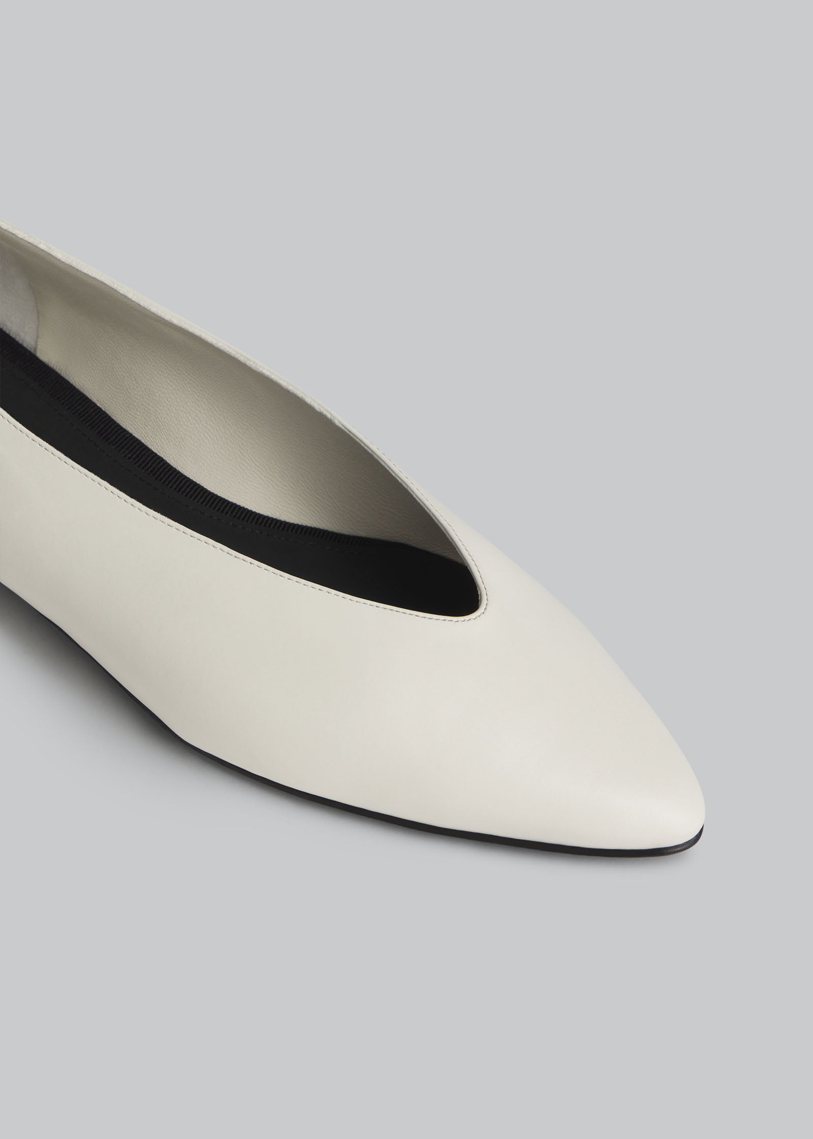 Pointed Ballerina Flat in Calfskin  - Ivory