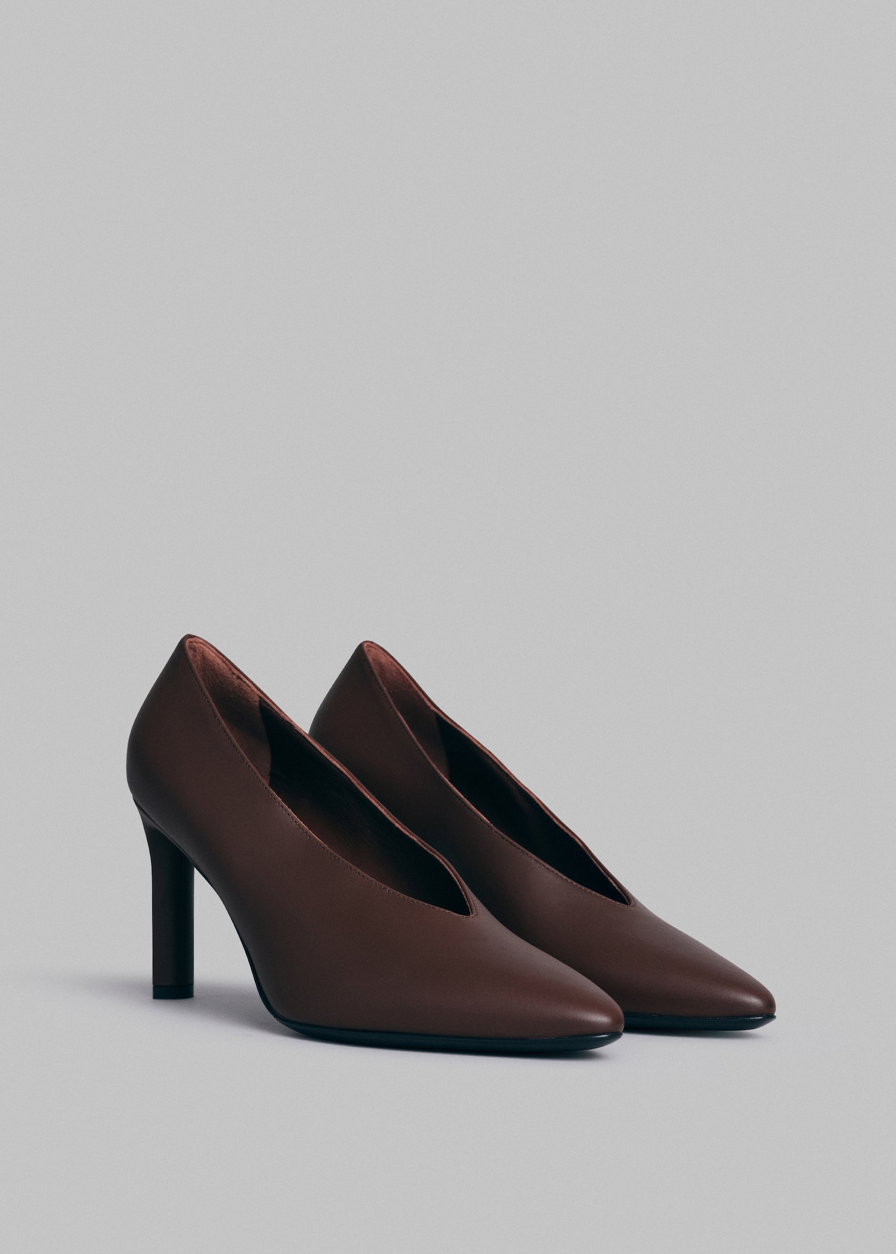 V Neck High Heel Pump in Smooth Leather - Brown - CO Collections