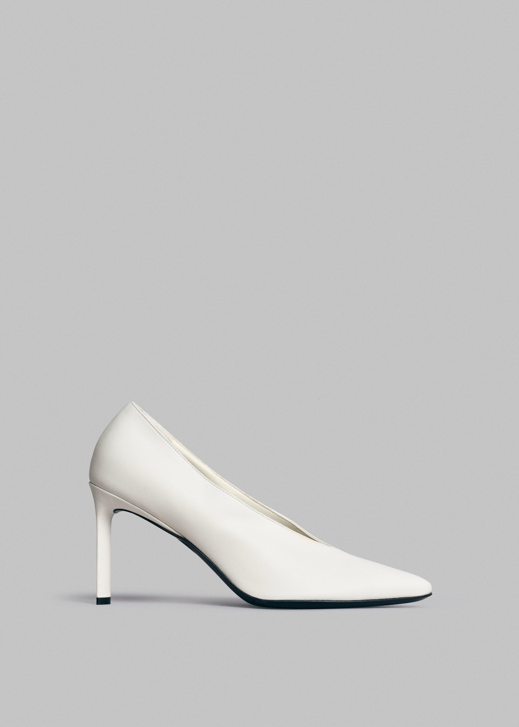 V Neck High Heel Pump in Smooth Leather - Ivory - CO Collections