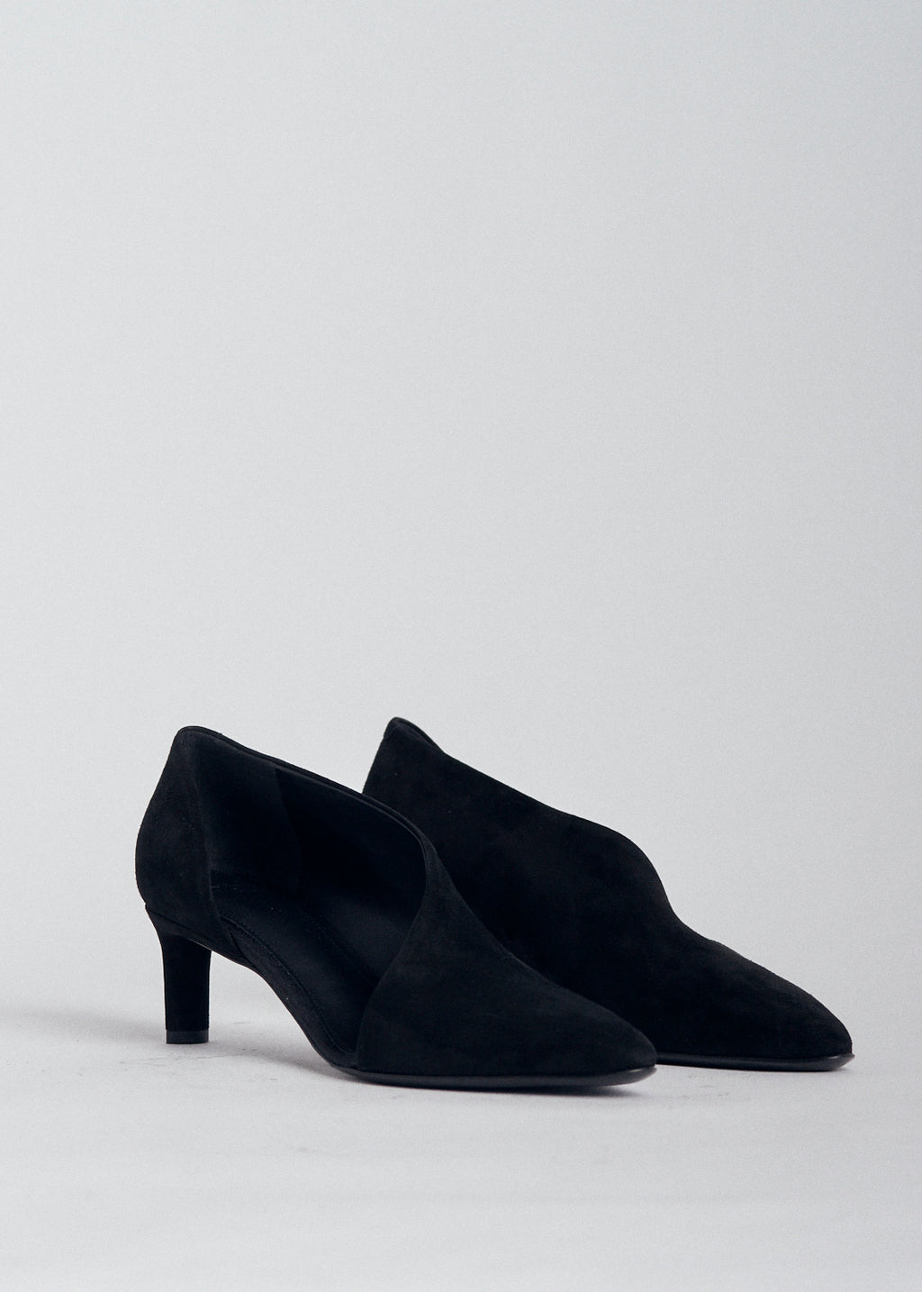 Asymmetric Kitten Heel in Suede - Black - CO