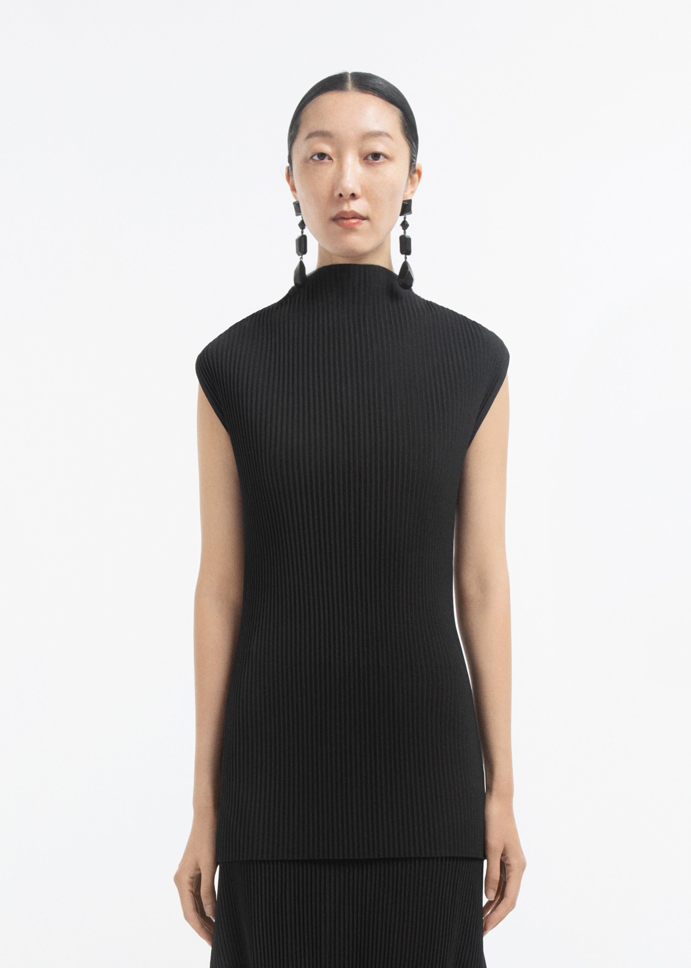 Cap Sleeve Top in Plisse - Black