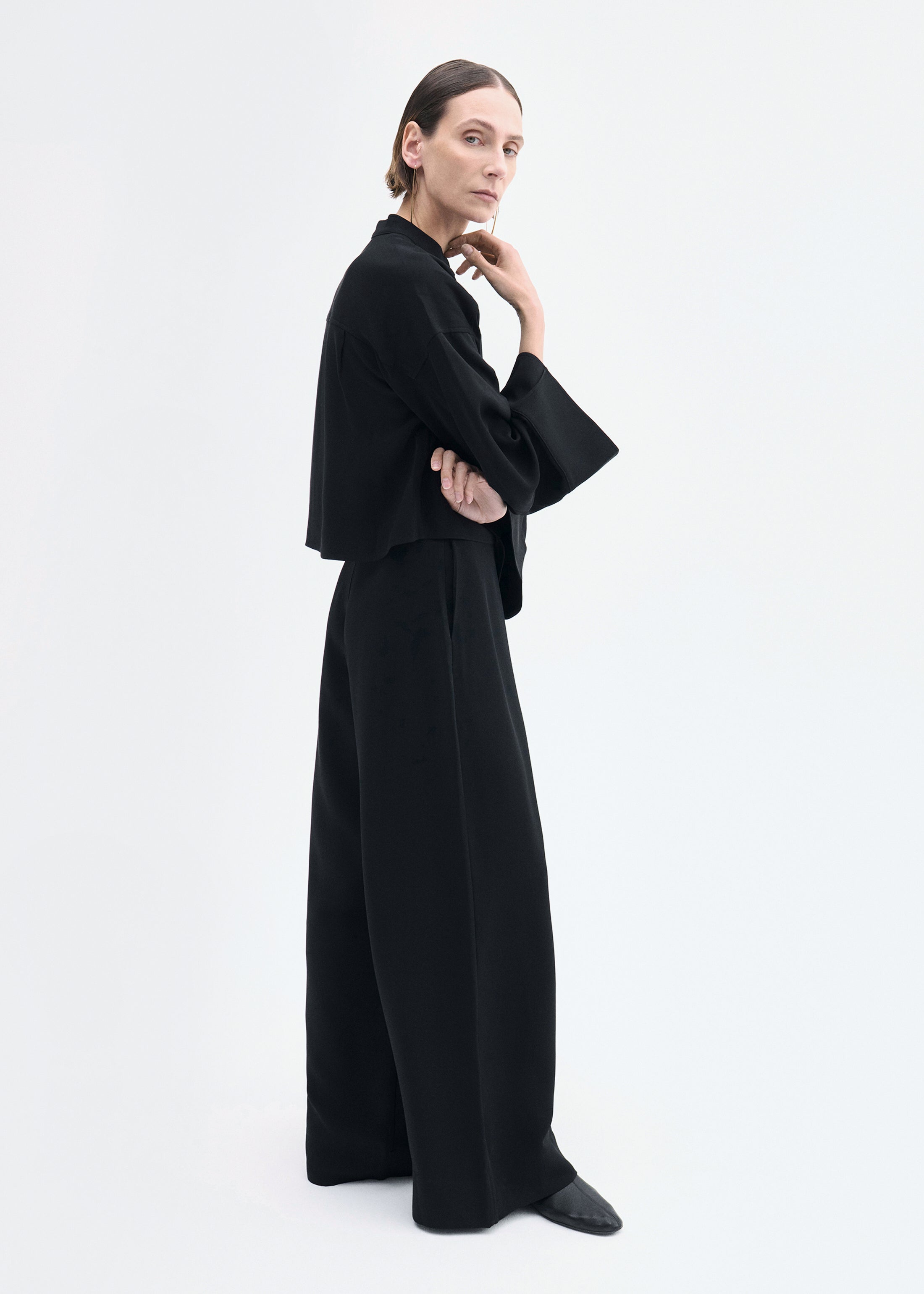 Wide Leg Pant in Crepe - Black