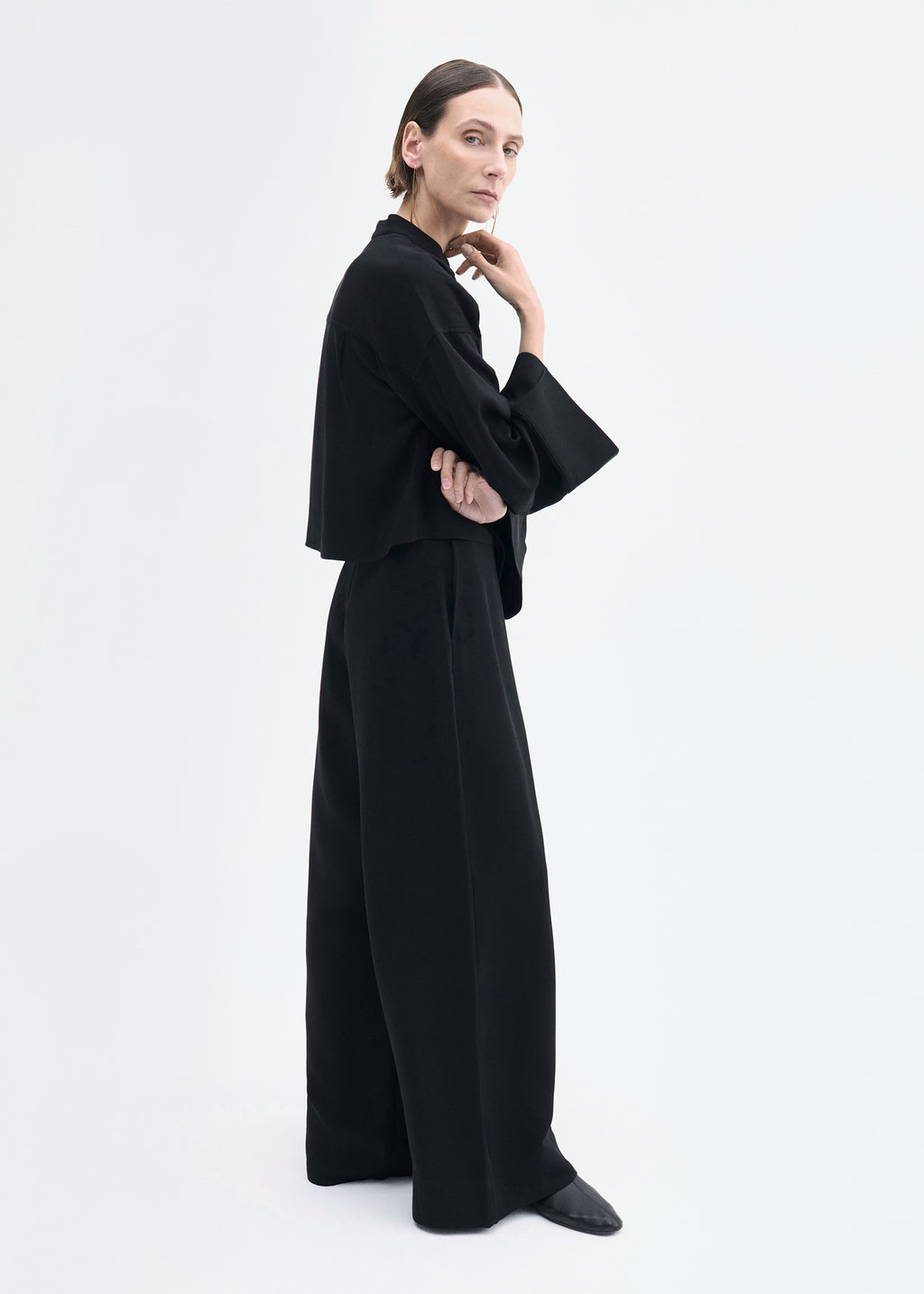 Wide Leg Pant in Crepe - Black - CO