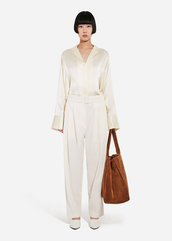 Relaxed V-Neck Shirt in Silk Charmeuse - Pearl - CO