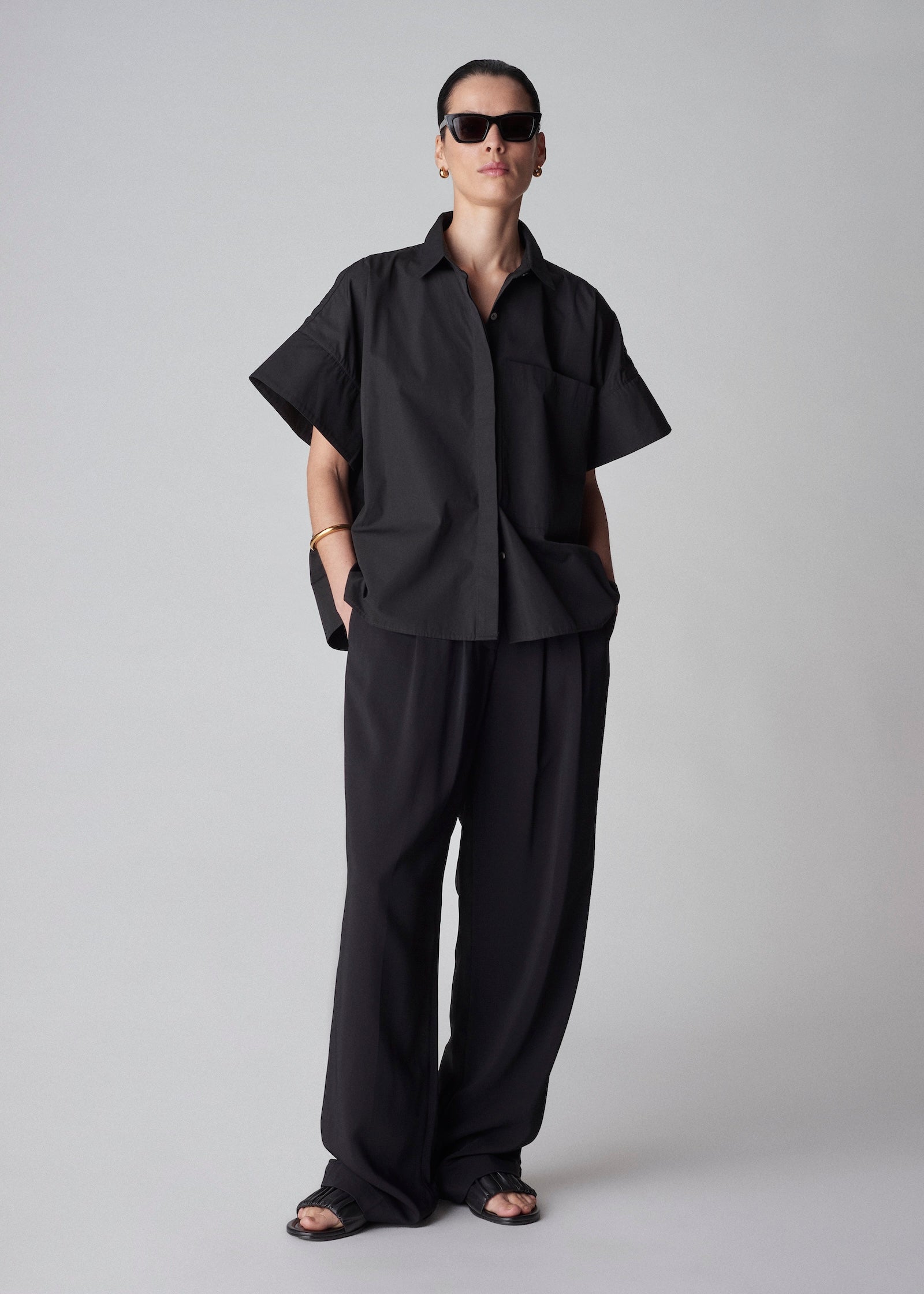 Boxy Short Sleeve Shirt in Cotton Poplin - Black - CO Collections