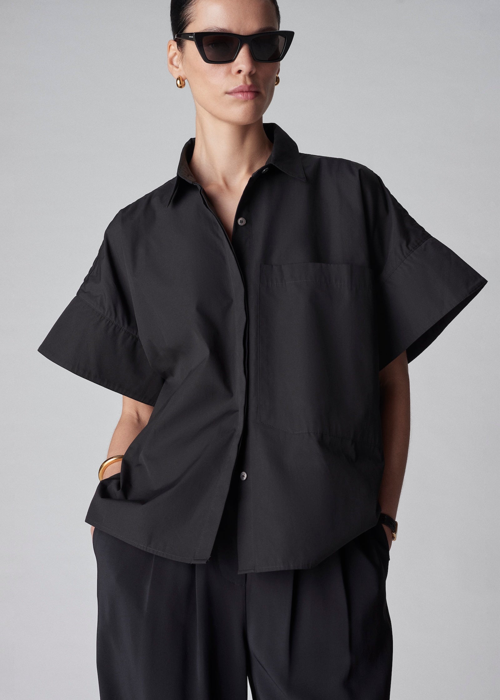 Boxy Short Sleeve Shirt in Cotton Poplin - Black - CO Collections