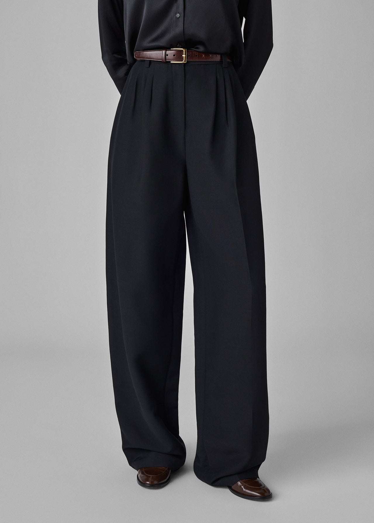 Pleated Barrel Trouser in Faille - Black