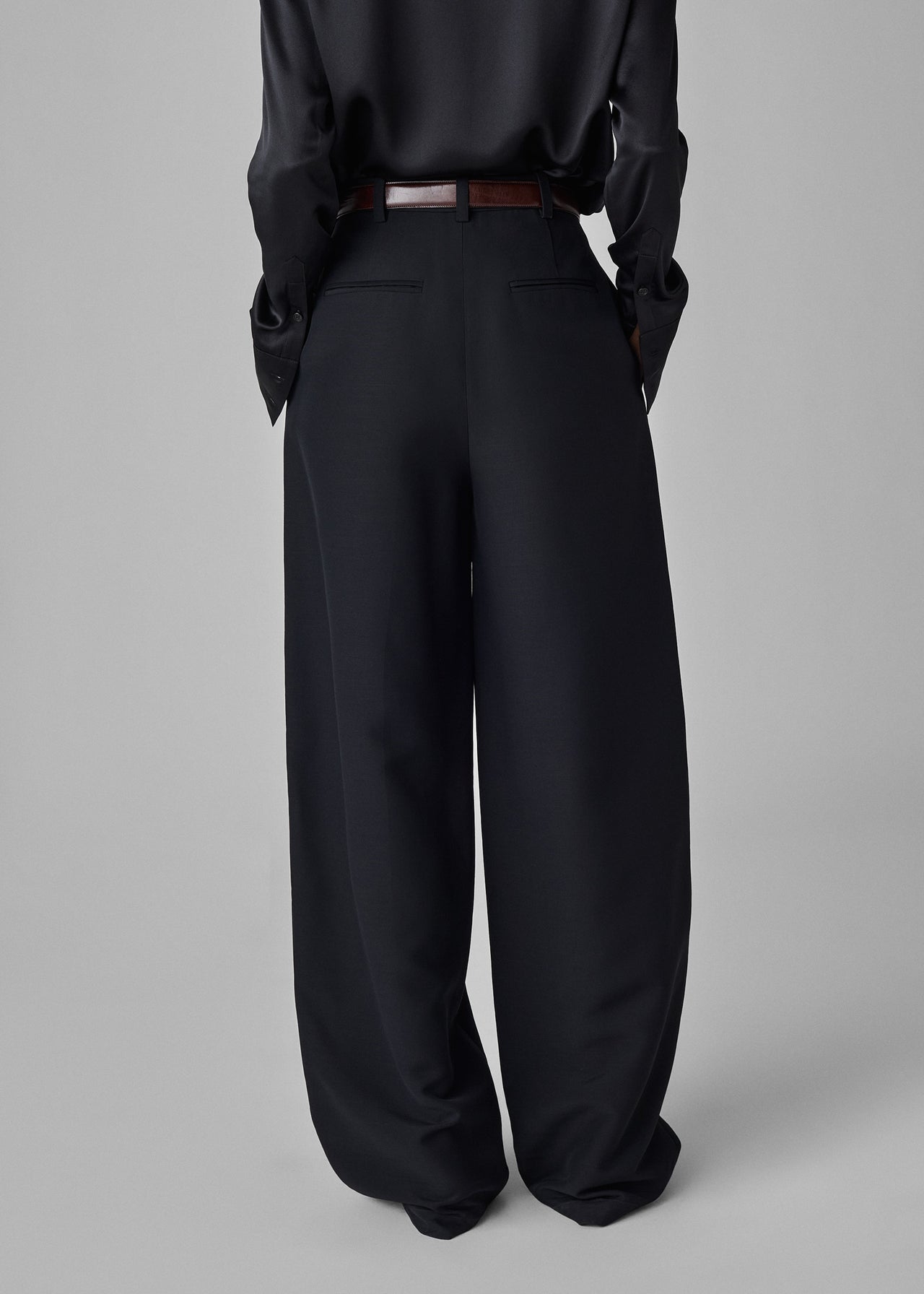 Pleated Barrel Trouser in Faille - Black