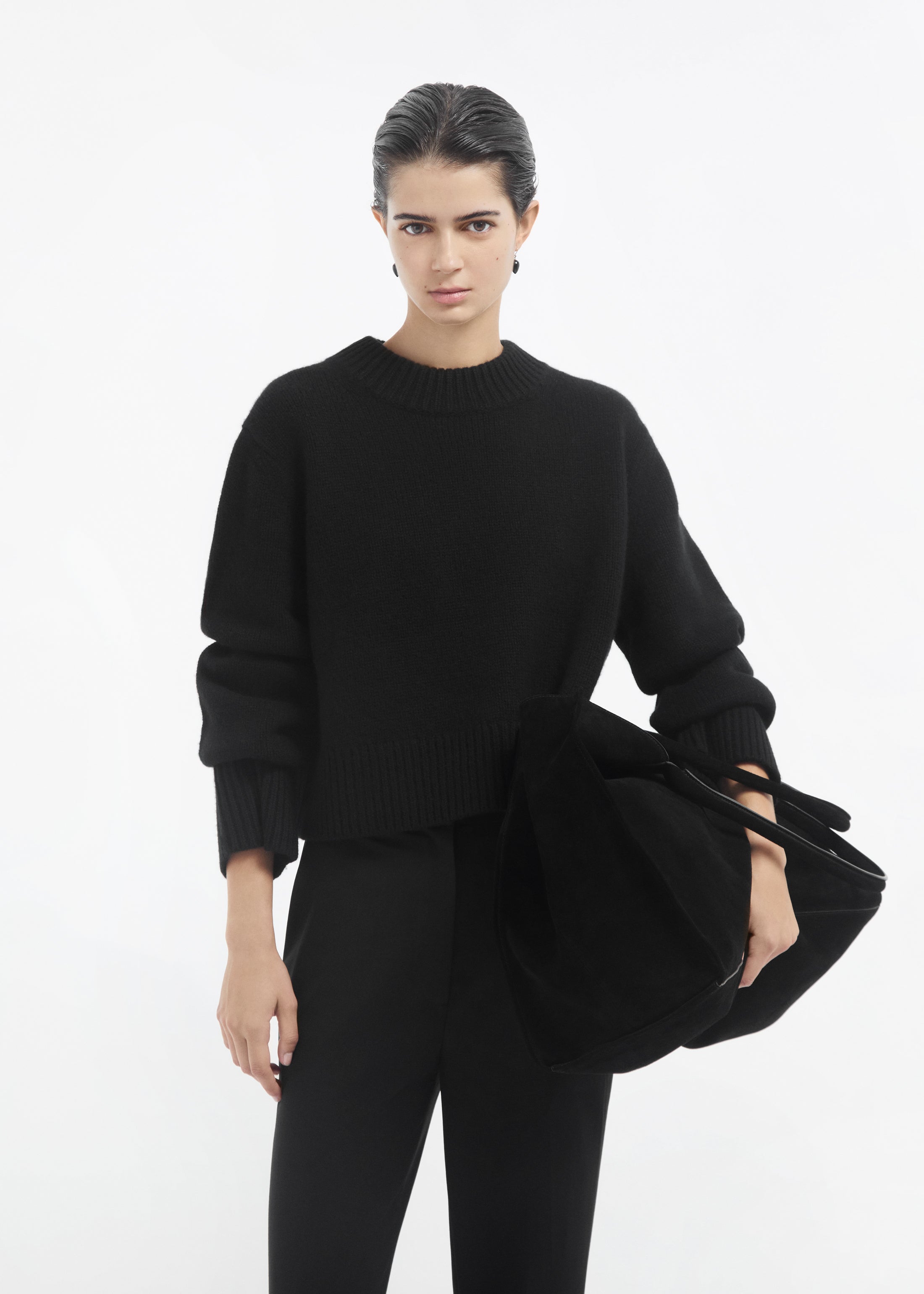 Cropped Oversized Sweater in Cashmere - Black