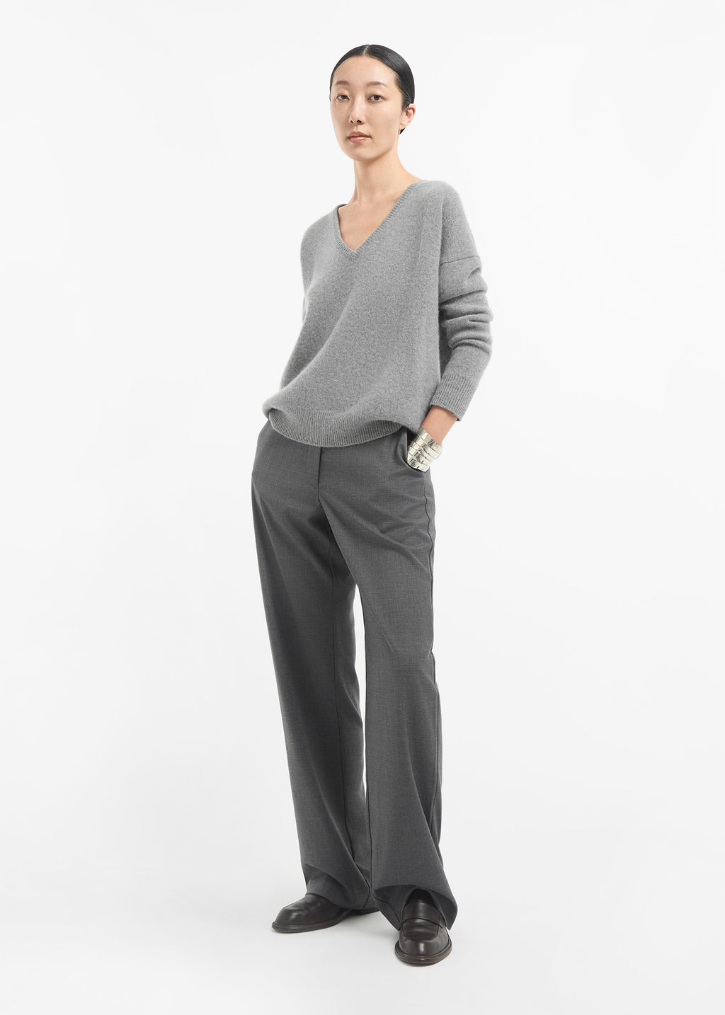 V-Neck Sweater in Cashmere - Grey - CO