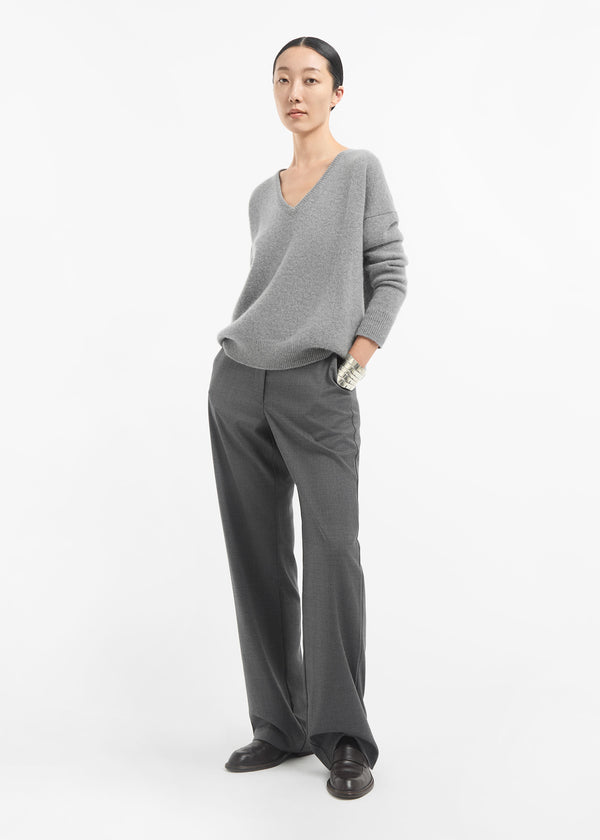 V-Neck Sweater in Cashmere - Grey - CO