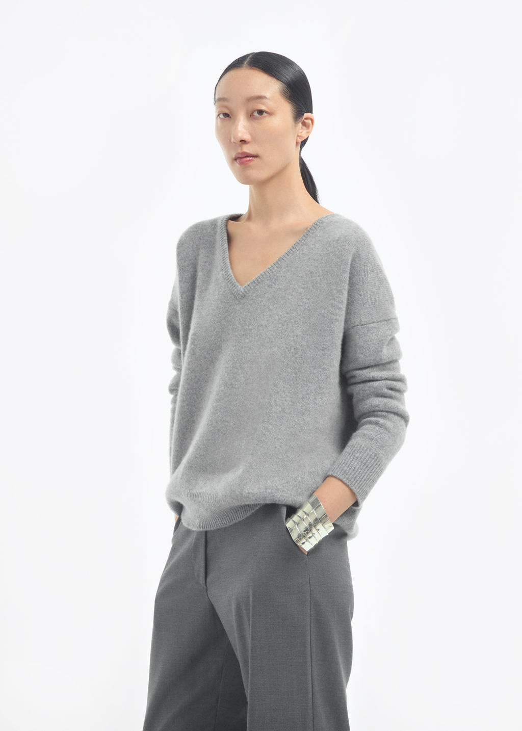 V-Neck Sweater in Cashmere - Grey - CO