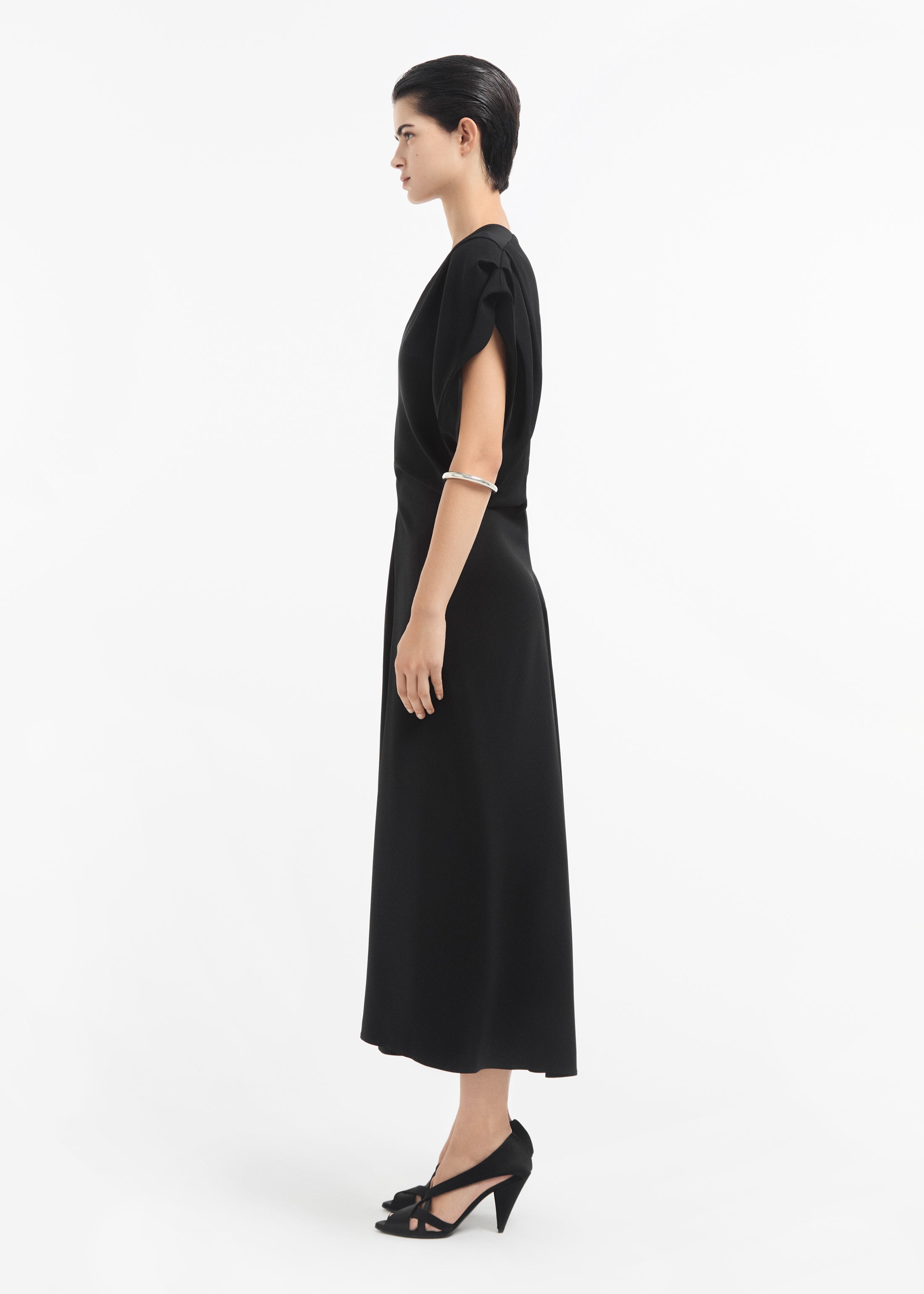 Banana Cut Shift Dress in Viscose - Black