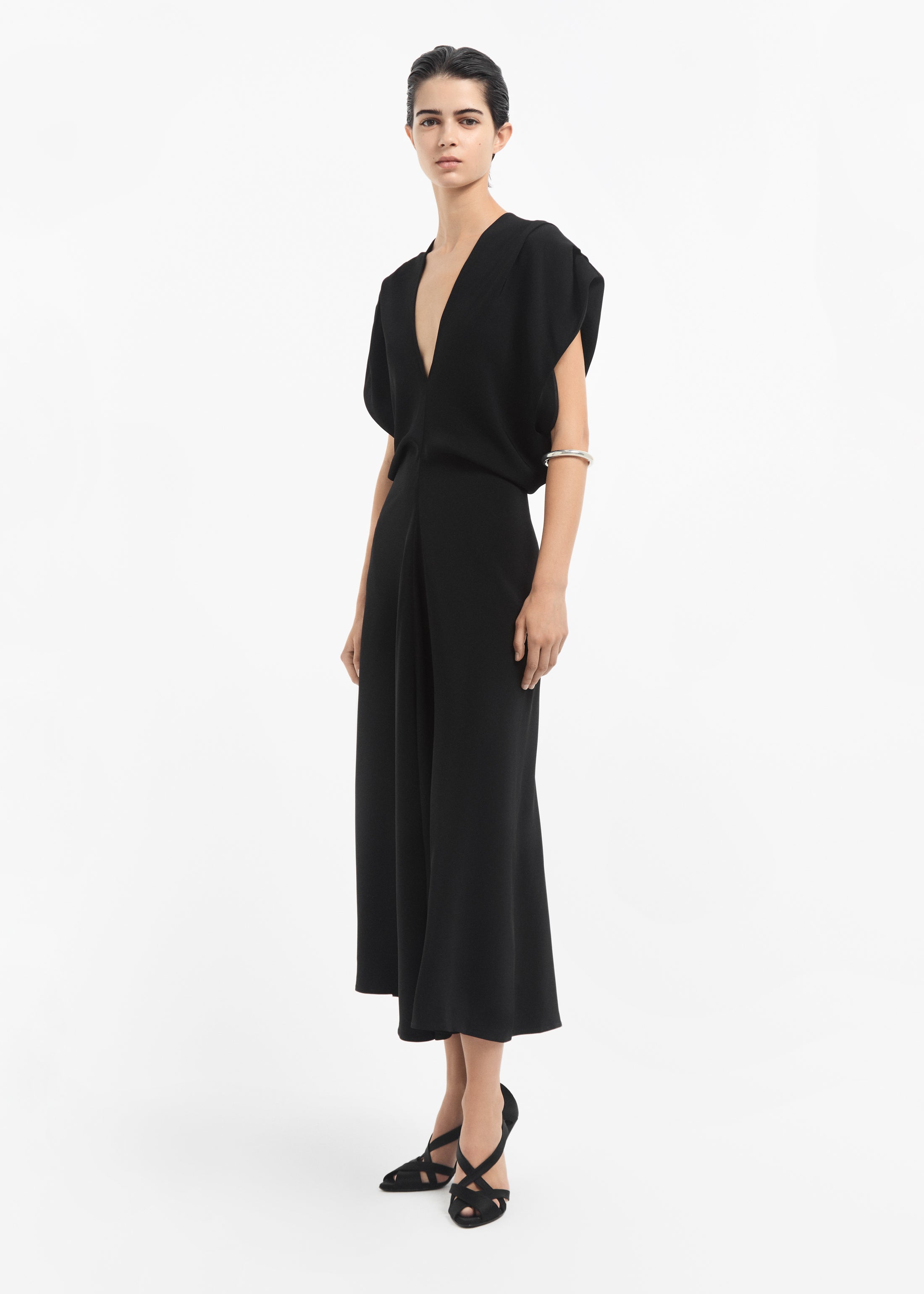 Banana Cut Shift Dress in Viscose - Black