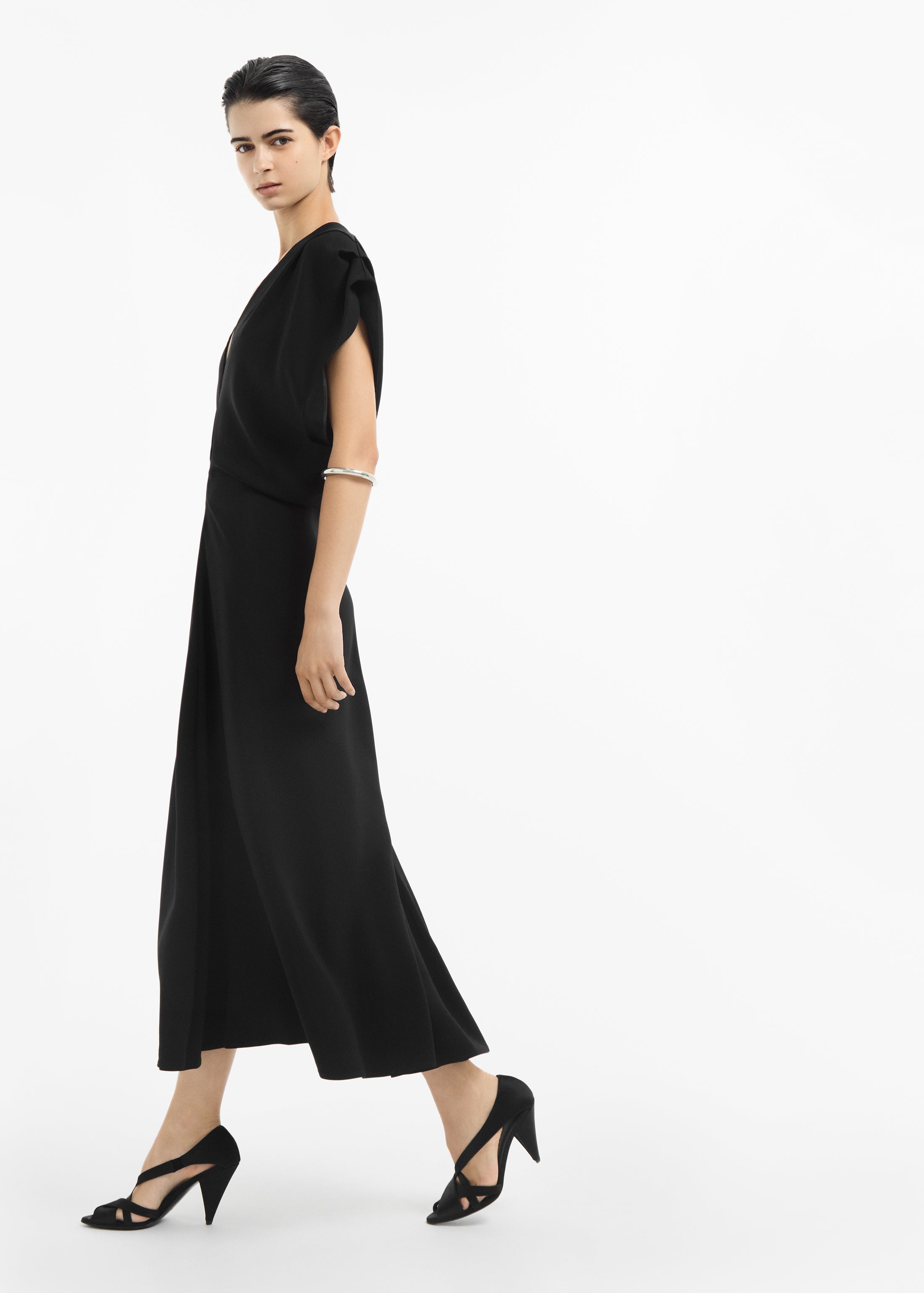Banana Cut Shift Dress in Viscose - Black