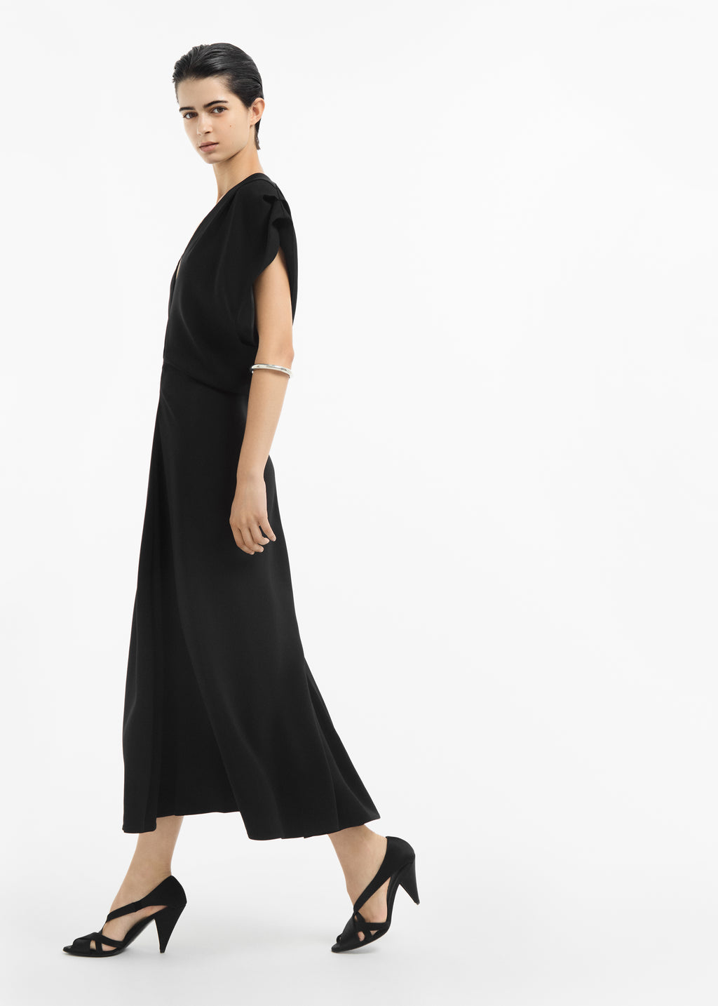 Banana Cut Shift Dress in Viscose - Black - CO