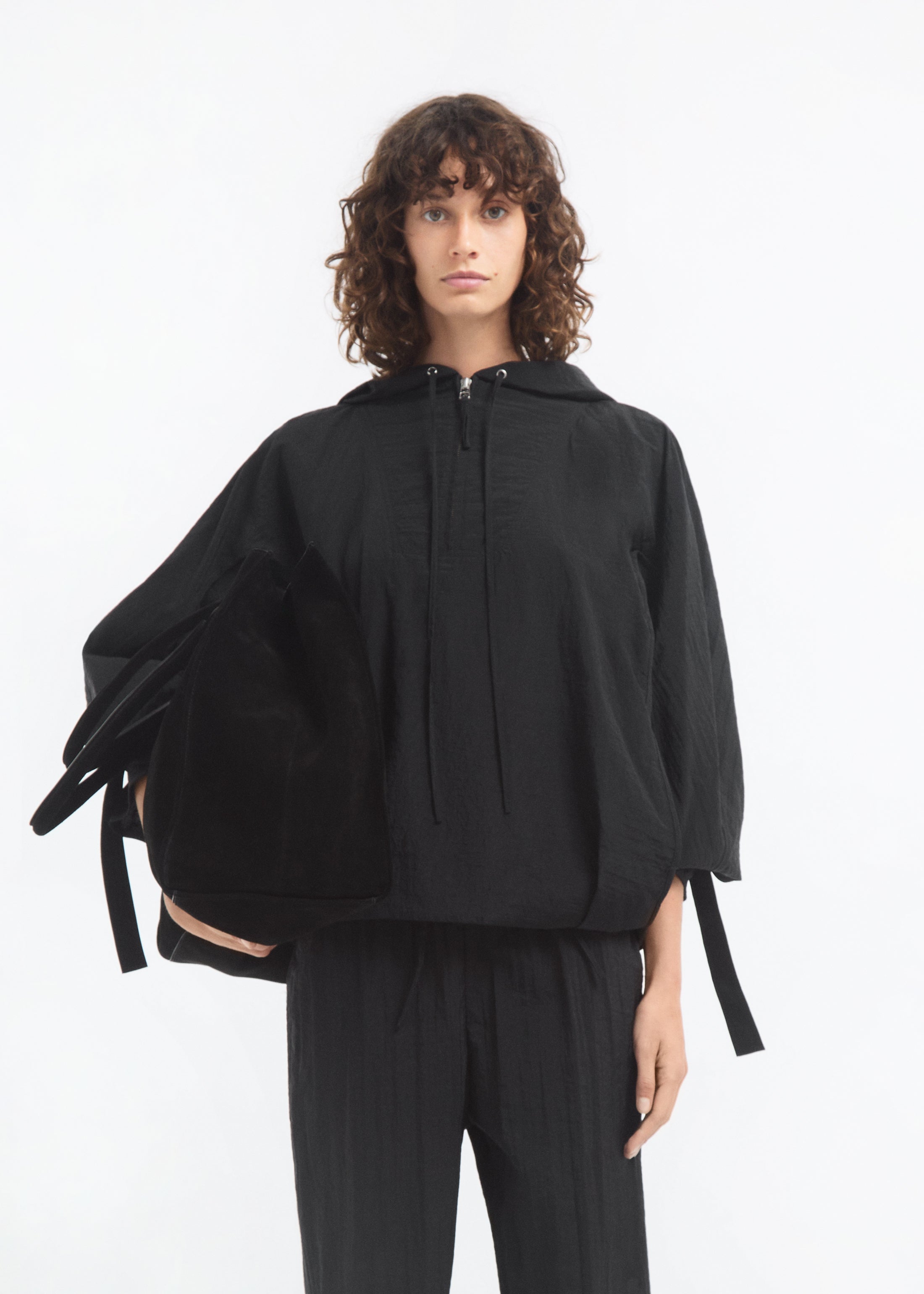 Sports Pullover in Recycled Nylon - Black