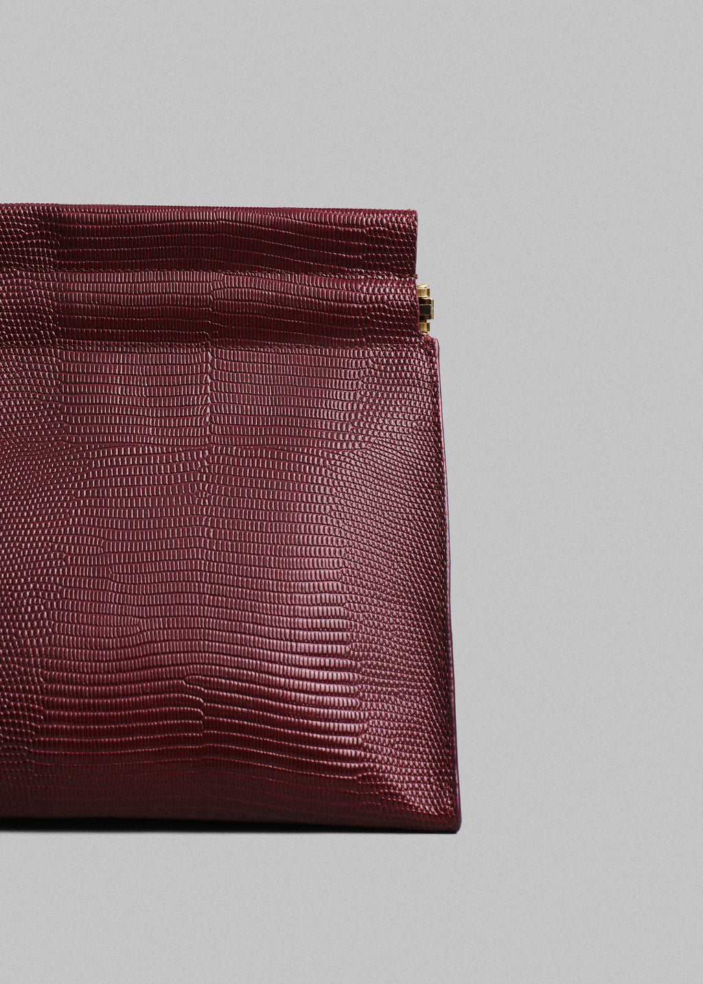 Medium Leather Clutch in Burgundy - Burgundy - CO