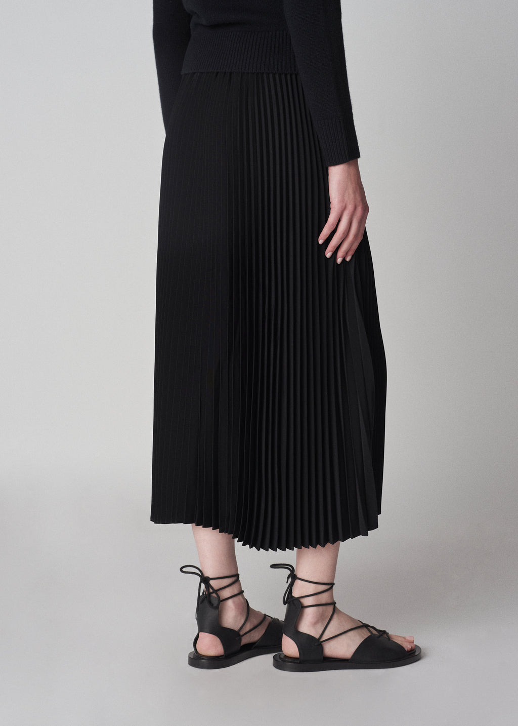 Pleated Elastic Waist Skirt in Stretch Crepe - Black - CO