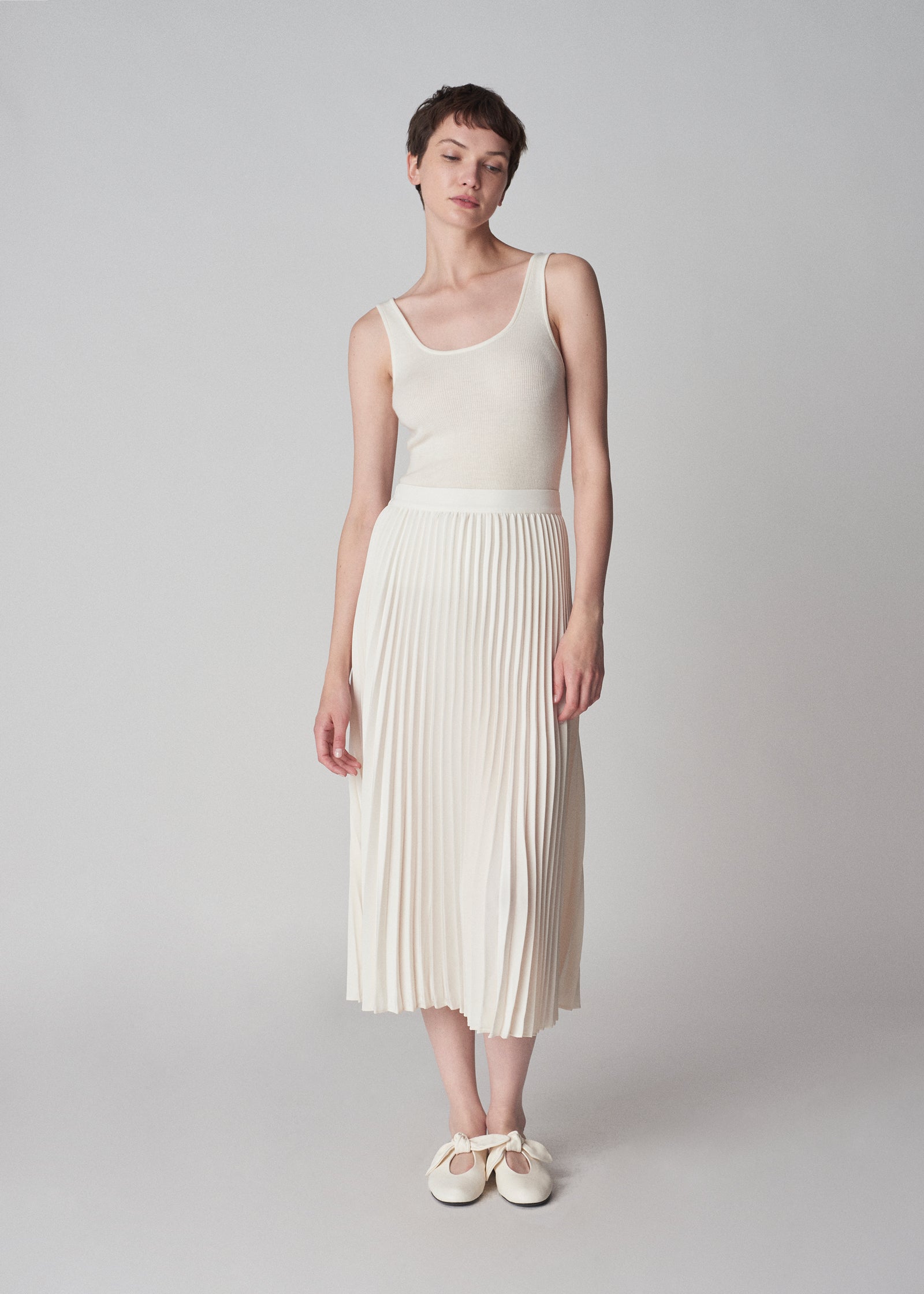 Pleated Elastic Waist Skirt in Stretch Crepe - White - CO Collections
