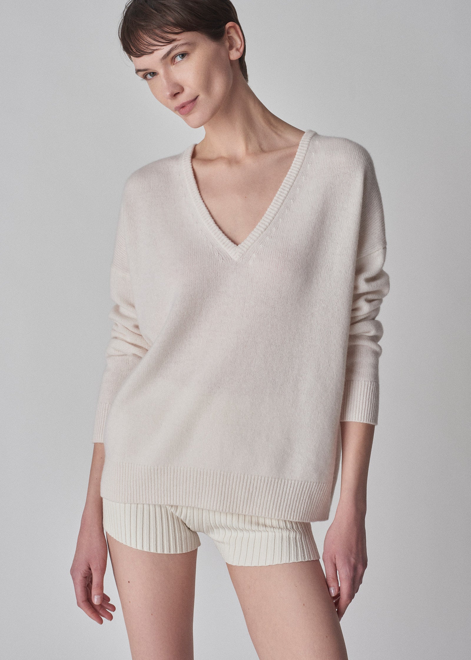 V-Neck Sweater In Cashmere - Ivory - CO Collections