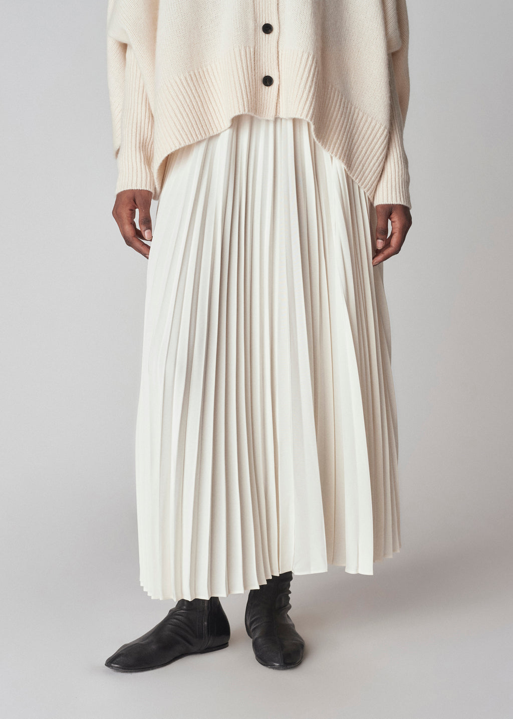 Pleated Elastic Waist Skirt in Stretch Crepe - Ivory - CO