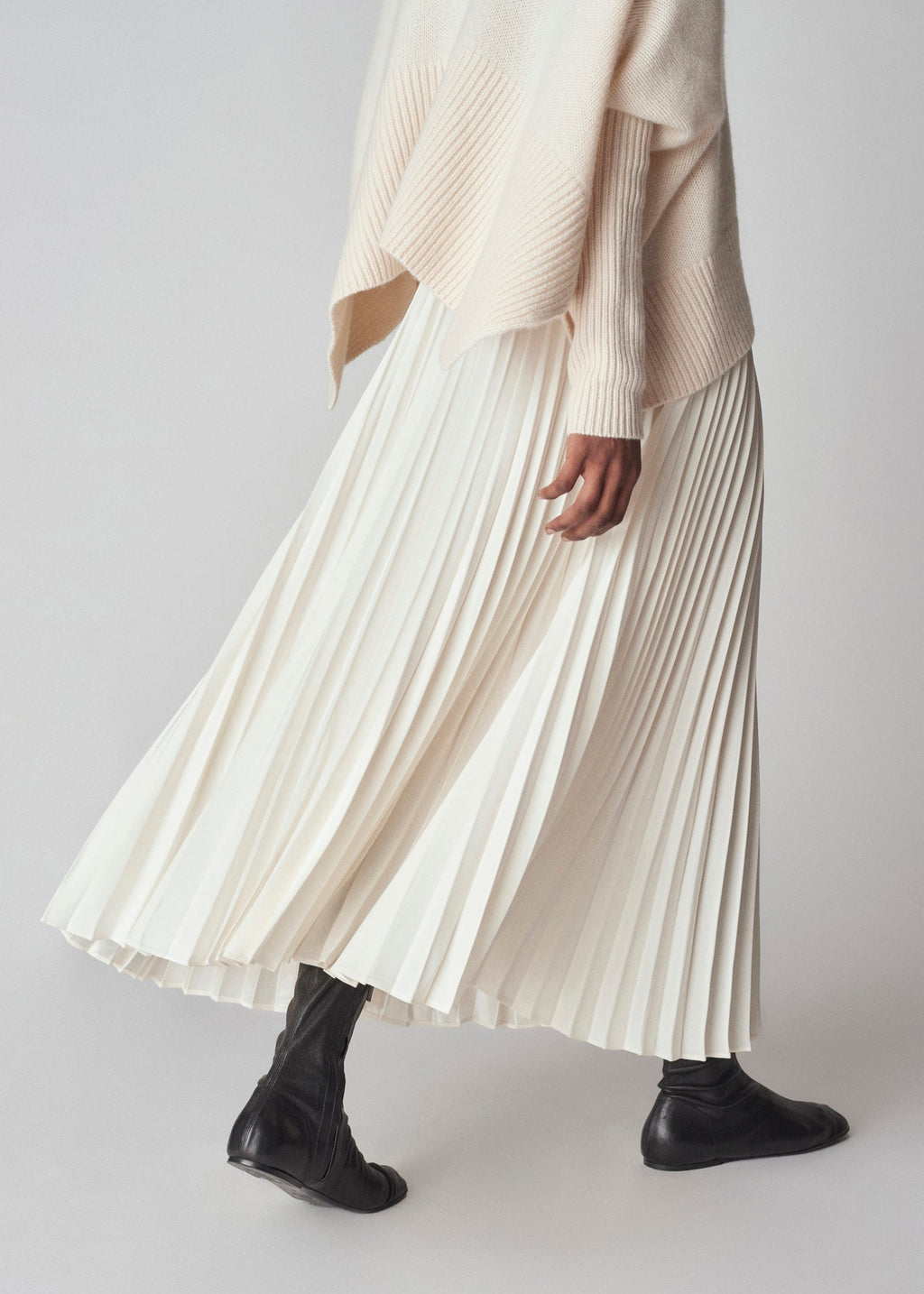 Pleated Elastic Waist Skirt in Stretch Crepe - Ivory - CO