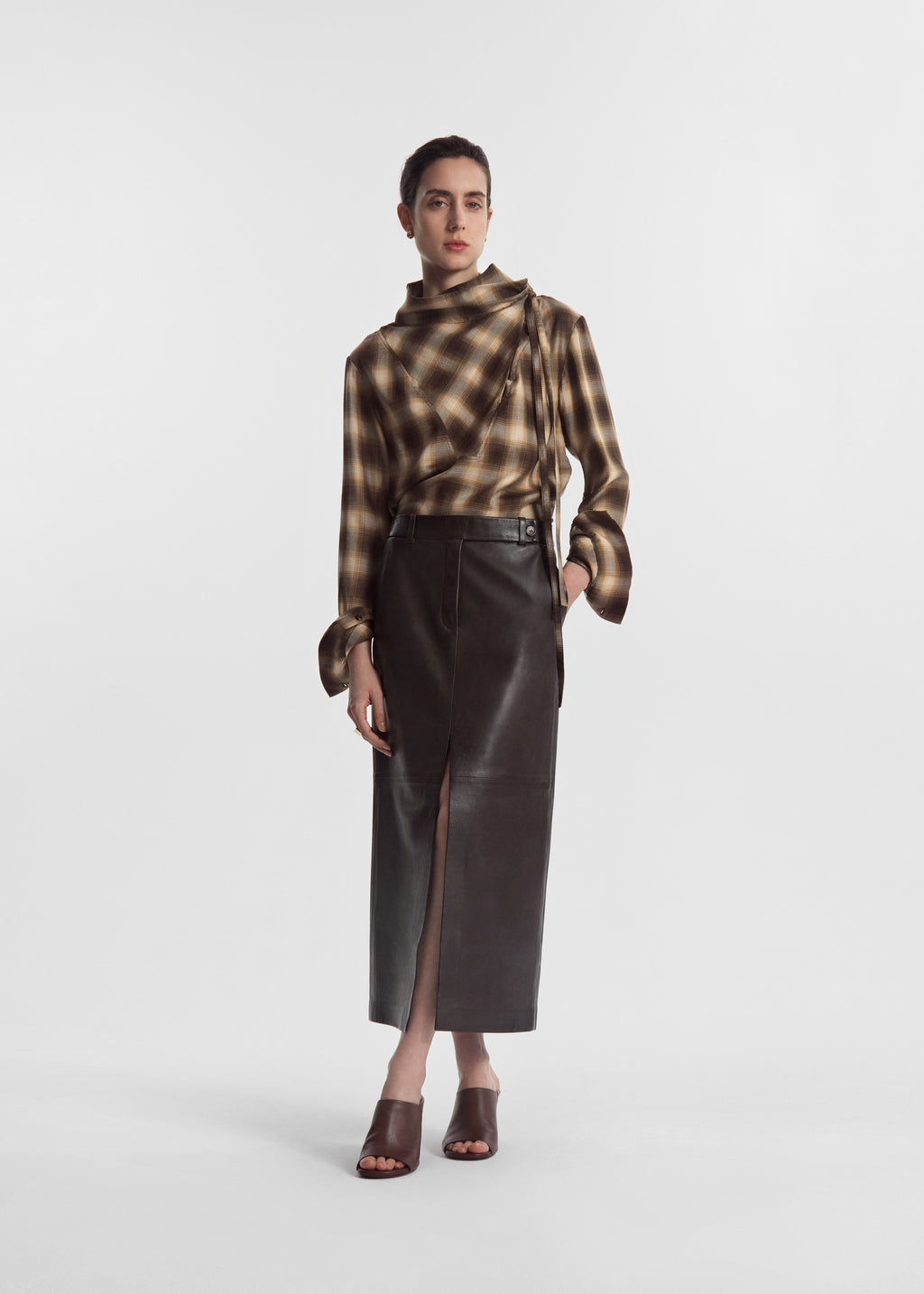 Tailored Front-Slit Midi Skirt in Leather - Chocolate - CO