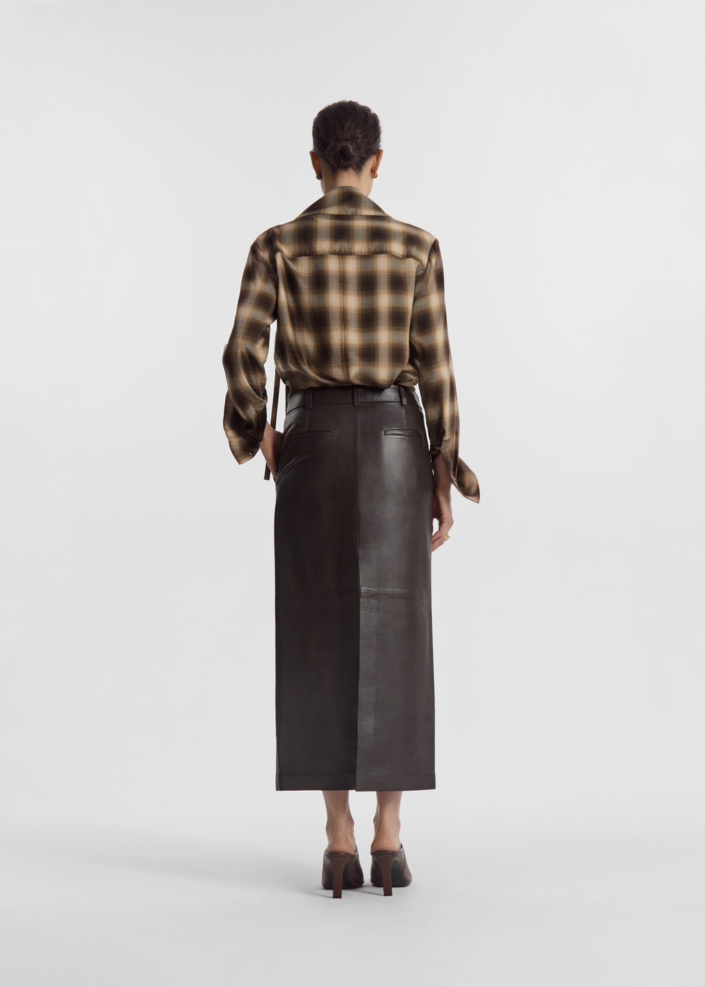 Tailored Front-Slit Midi Skirt in Leather - Chocolate - CO