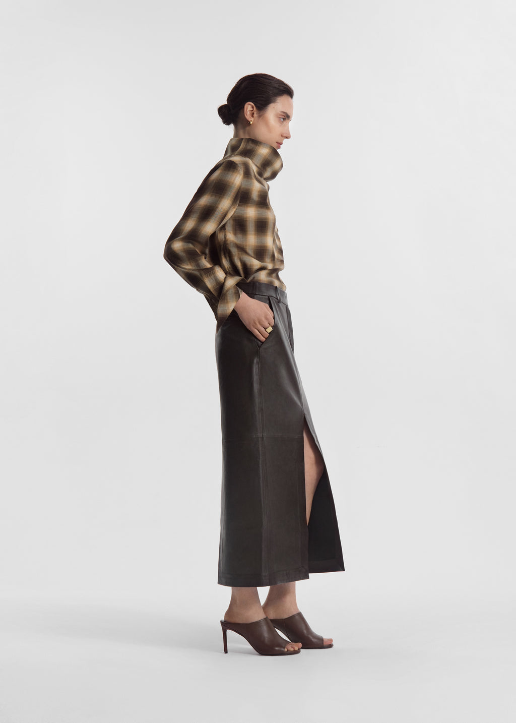 Tailored Front-Slit Midi Skirt in Leather - Chocolate - CO
